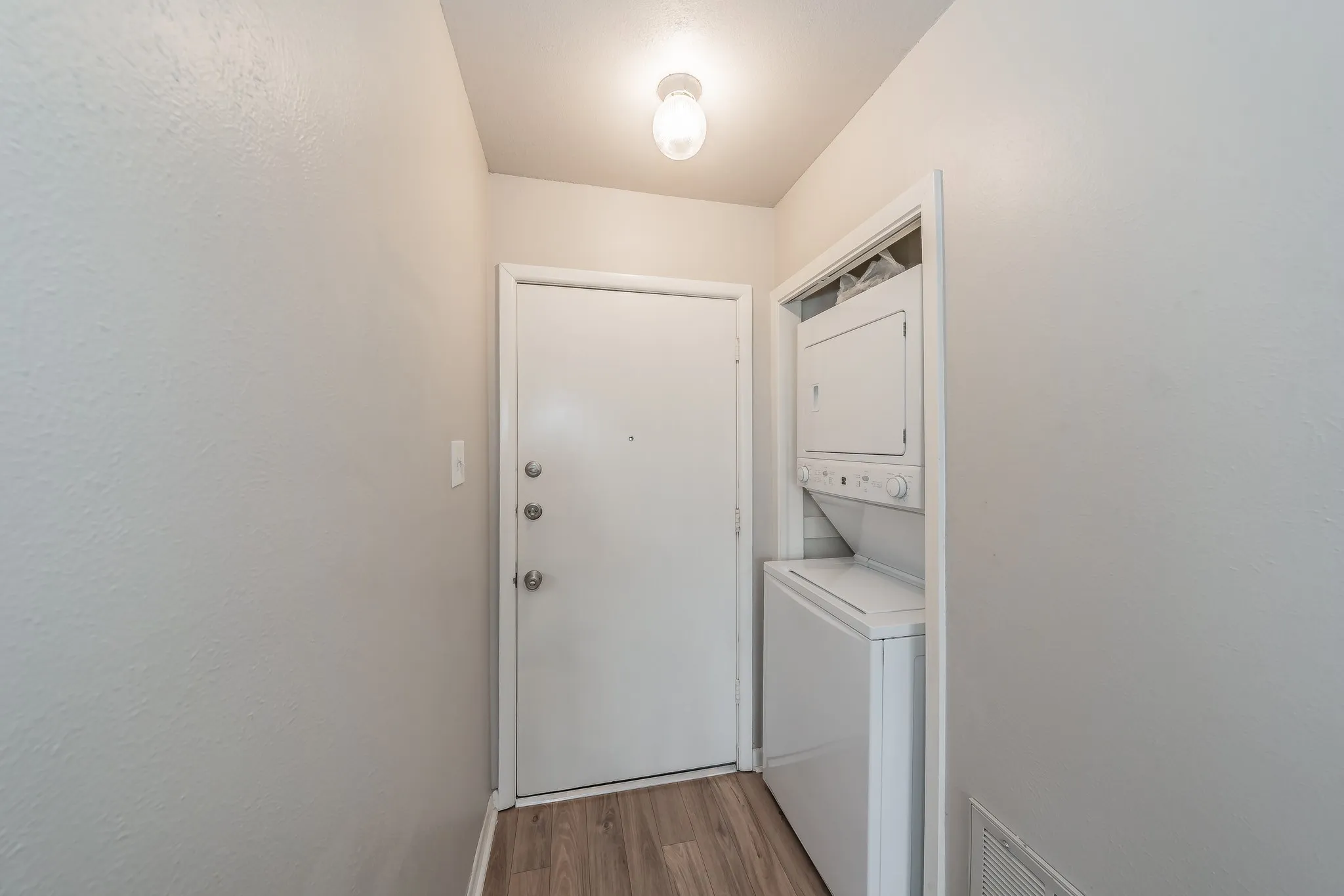 Single Family Residence For Rent in Tarrant County , 5805 Aton Avenue, Westworth Village, Texas 76114, 3 Bedroom, 2 Bathroom, Garage spaces, 1,128 Sqft, built in 1955, mls#21338823, Real Estate Agent in Westworth Village, Homes For Rent in Tarrant county, Homes For Rent in Westworth Village, Realtor in Westworth Village Texas, Real Estate Brokerage Independent Realty Texas, Luminita Cordes Realtor