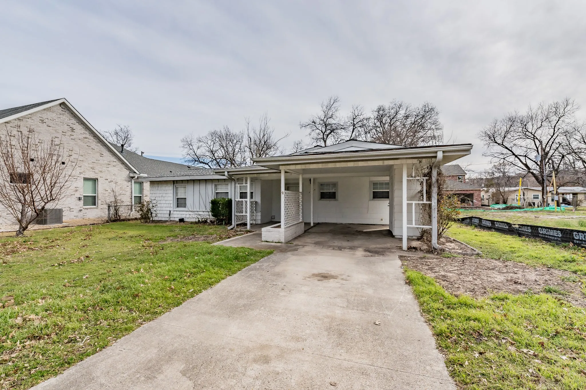 Single Family Residence For Rent in Tarrant County , 5805 Aton Avenue, Westworth Village, Texas 76114, 3 Bedroom, 2 Bathroom, Garage spaces, 1,128 Sqft, built in 1955, mls#21338823, Real Estate Agent in Westworth Village, Homes For Rent in Tarrant county, Homes For Rent in Westworth Village, Realtor in Westworth Village Texas, Real Estate Brokerage Independent Realty Texas, Luminita Cordes Realtor