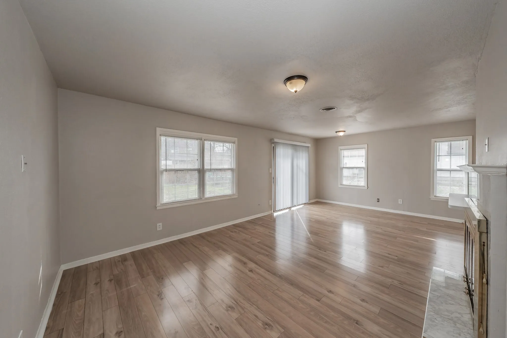 Single Family Residence For Rent in Tarrant County , 5805 Aton Avenue, Westworth Village, Texas 76114, 3 Bedroom, 2 Bathroom, Garage spaces, 1,128 Sqft, built in 1955, mls#21338823, Real Estate Agent in Westworth Village, Homes For Rent in Tarrant county, Homes For Rent in Westworth Village, Realtor in Westworth Village Texas, Real Estate Brokerage Independent Realty Texas, Luminita Cordes Realtor
