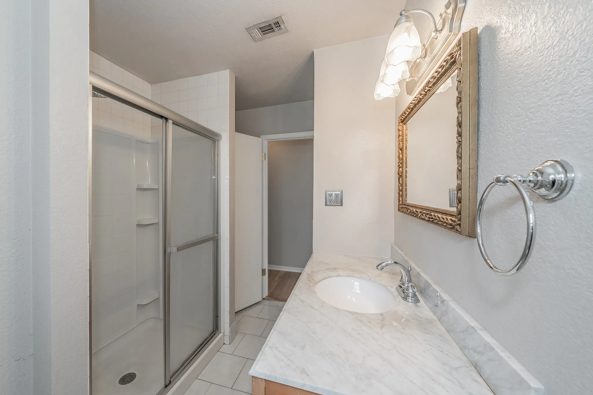 Single Family Residence For Rent in Tarrant County , 5805 Aton Avenue, Westworth Village, Texas 76114, 3 Bedroom, 2 Bathroom, Garage spaces, 1,128 Sqft, built in 1955, mls#21338823, Real Estate Agent in Westworth Village, Homes For Rent in Tarrant county, Homes For Rent in Westworth Village, Realtor in Westworth Village Texas, Real Estate Brokerage Independent Realty Texas, Luminita Cordes Realtor