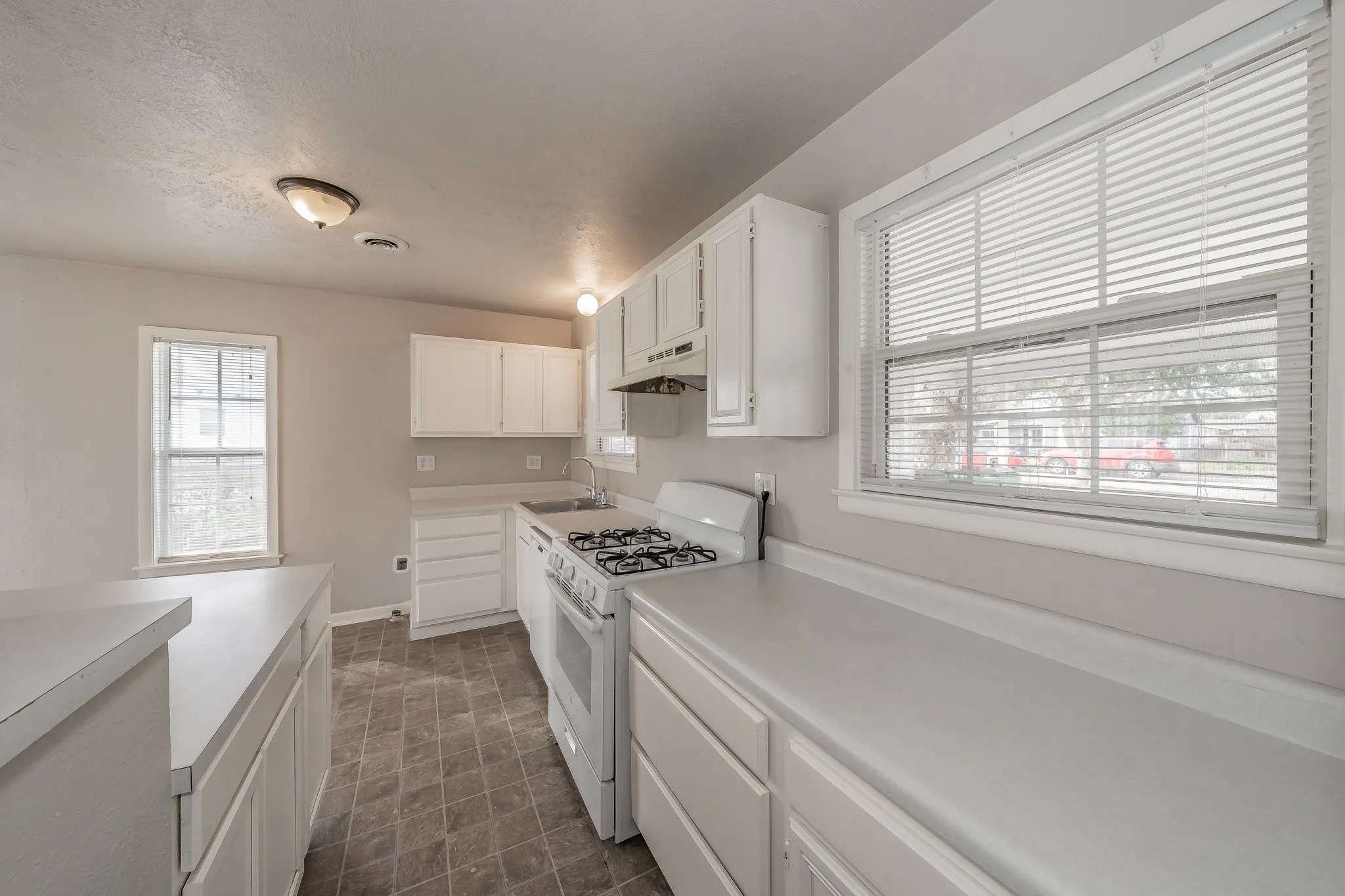 Single Family Residence For Rent in Tarrant County , 5805 Aton Avenue, Westworth Village, Texas 76114, 3 Bedroom, 2 Bathroom, Garage spaces, 1,128 Sqft, built in 1955, mls#21338823, Real Estate Agent in Westworth Village, Homes For Rent in Tarrant county, Homes For Rent in Westworth Village, Realtor in Westworth Village Texas, Real Estate Brokerage Independent Realty Texas, Luminita Cordes Realtor