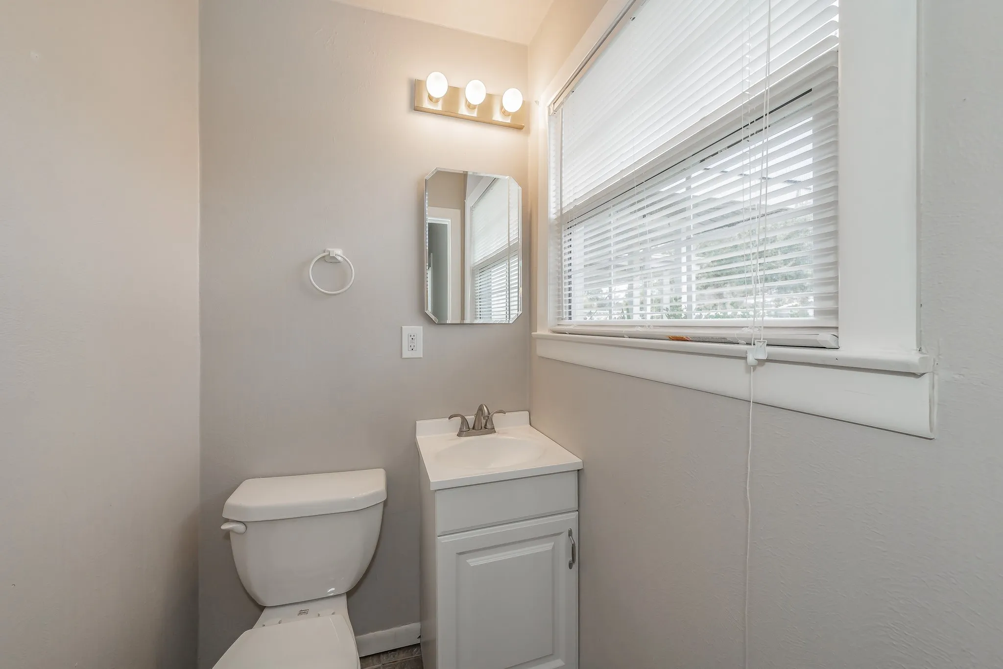 Single Family Residence For Rent in Tarrant County , 5805 Aton Avenue, Westworth Village, Texas 76114, 3 Bedroom, 2 Bathroom, Garage spaces, 1,128 Sqft, built in 1955, mls#21338823, Real Estate Agent in Westworth Village, Homes For Rent in Tarrant county, Homes For Rent in Westworth Village, Realtor in Westworth Village Texas, Real Estate Brokerage Independent Realty Texas, Luminita Cordes Realtor