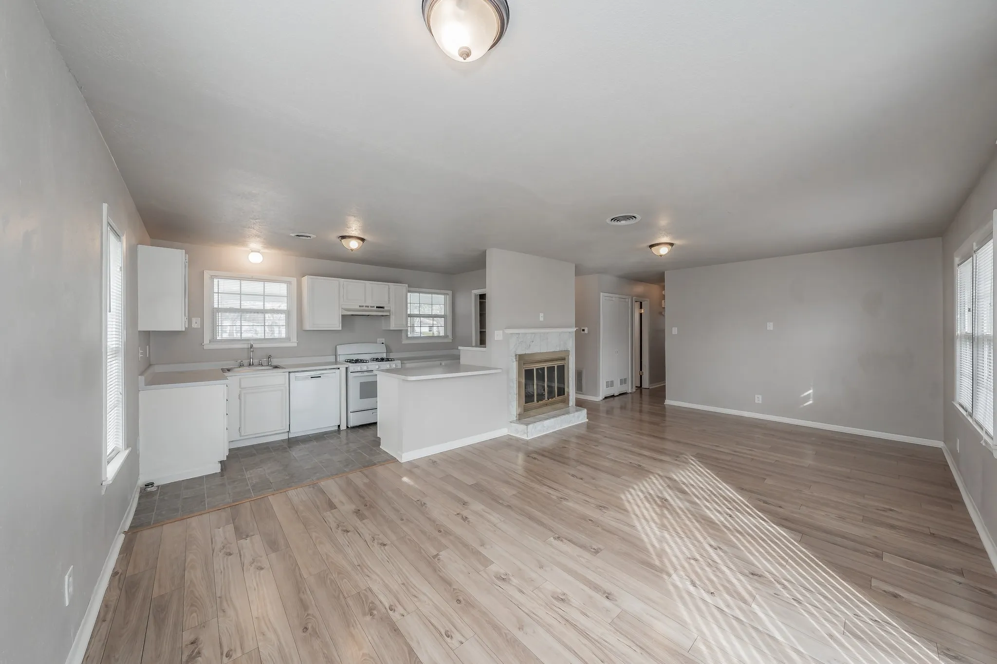 Single Family Residence For Rent in Tarrant County , 5805 Aton Avenue, Westworth Village, Texas 76114, 3 Bedroom, 2 Bathroom, Garage spaces, 1,128 Sqft, built in 1955, mls#21338823, Real Estate Agent in Westworth Village, Homes For Rent in Tarrant county, Homes For Rent in Westworth Village, Realtor in Westworth Village Texas, Real Estate Brokerage Independent Realty Texas, Luminita Cordes Realtor