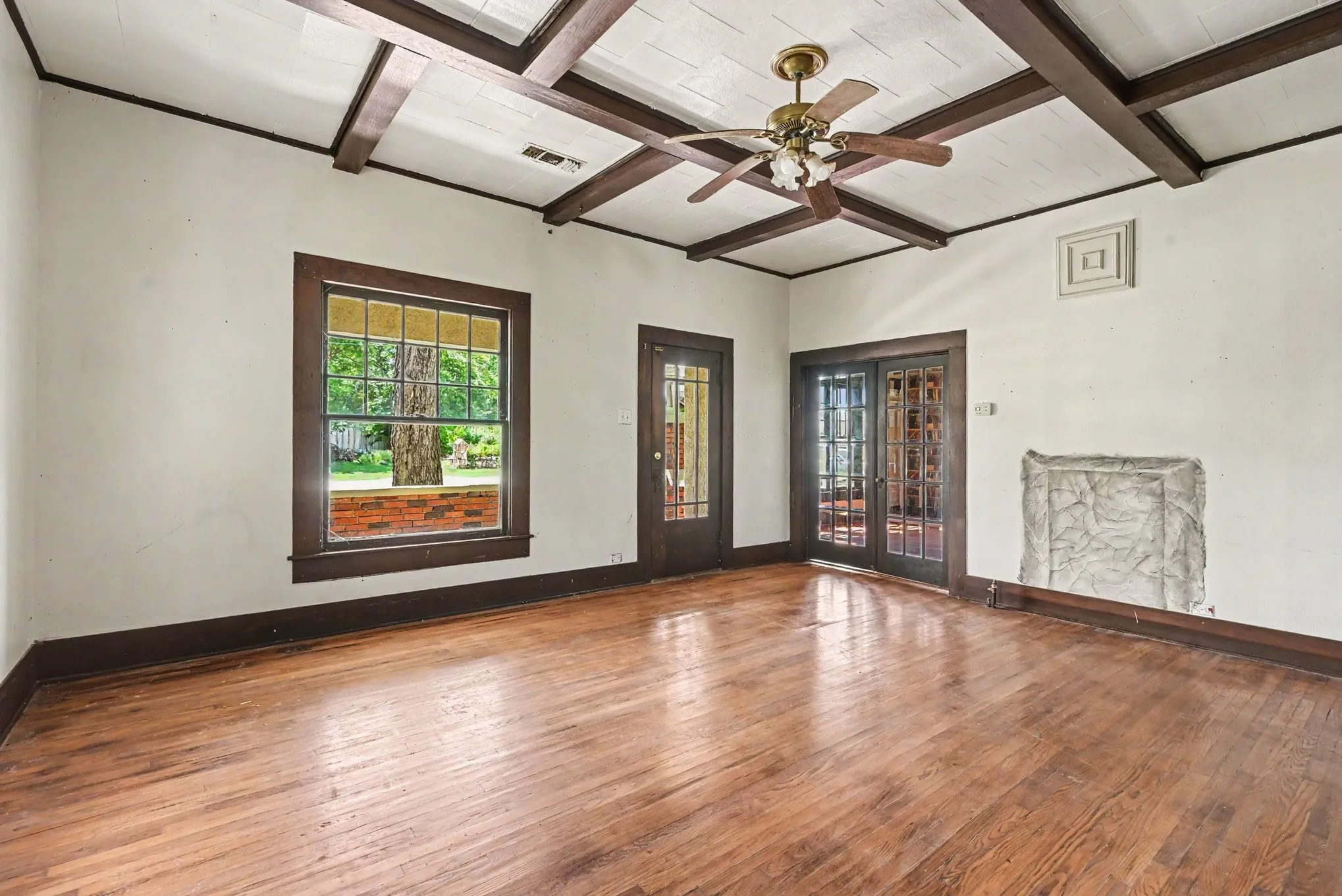Single Family Residence For Sale in Wise County , 313 S Oak Street, Boyd, Texas 76023, 7 Bedroom, 4 Bathroom, Garage spaces, 3,957 Sqft, built in 1900, mls#21333607, Real Estate Agent in Boyd, Homes For Sale in Wise county, Homes For Sale in Boyd, Realtor in Boyd Texas, Real Estate Brokerage Independent Realty Texas, Luminita Cordes Realtor