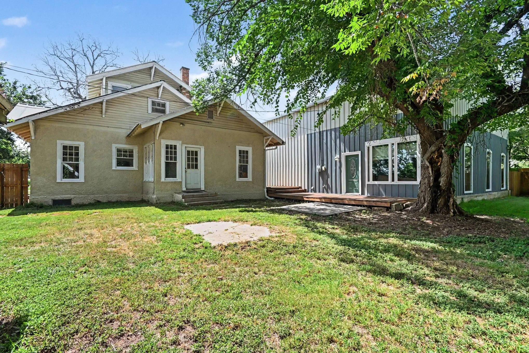 Single Family Residence For Sale in Wise County , 313 S Oak Street, Boyd, Texas 76023, 7 Bedroom, 4 Bathroom, Garage spaces, 3,957 Sqft, built in 1900, mls#21333607, Real Estate Agent in Boyd, Homes For Sale in Wise county, Homes For Sale in Boyd, Realtor in Boyd Texas, Real Estate Brokerage Independent Realty Texas, Luminita Cordes Realtor