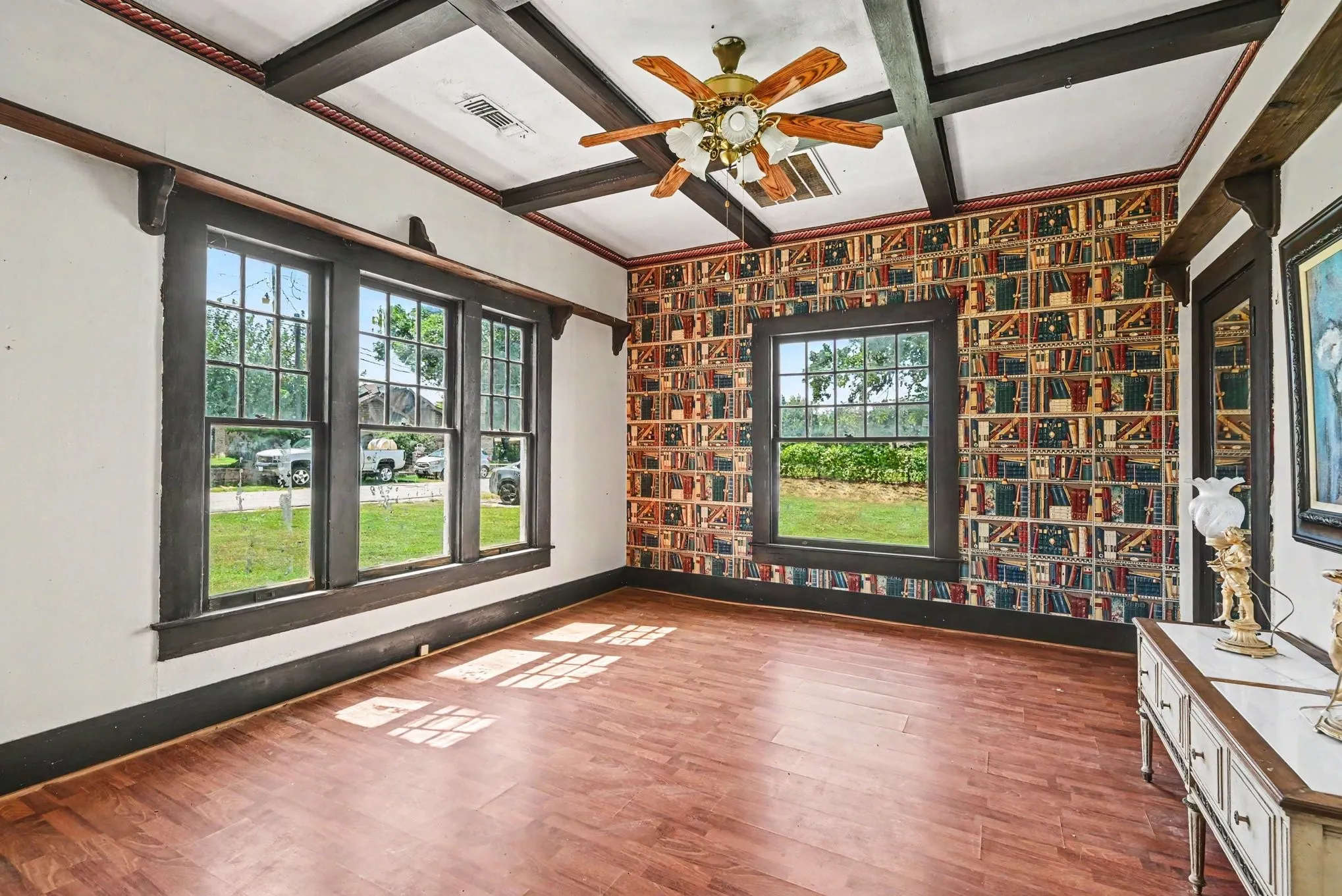 Single Family Residence For Sale in Wise County , 313 S Oak Street, Boyd, Texas 76023, 7 Bedroom, 4 Bathroom, Garage spaces, 3,957 Sqft, built in 1900, mls#21333607, Real Estate Agent in Boyd, Homes For Sale in Wise county, Homes For Sale in Boyd, Realtor in Boyd Texas, Real Estate Brokerage Independent Realty Texas, Luminita Cordes Realtor