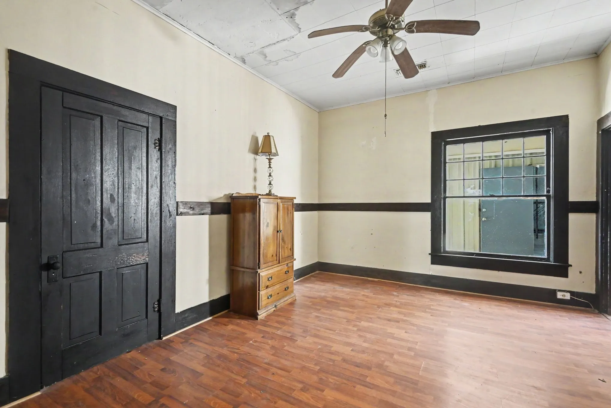 Single Family Residence For Sale in Wise County , 313 S Oak Street, Boyd, Texas 76023, 7 Bedroom, 4 Bathroom, Garage spaces, 3,957 Sqft, built in 1900, mls#21333607, Real Estate Agent in Boyd, Homes For Sale in Wise county, Homes For Sale in Boyd, Realtor in Boyd Texas, Real Estate Brokerage Independent Realty Texas, Luminita Cordes Realtor