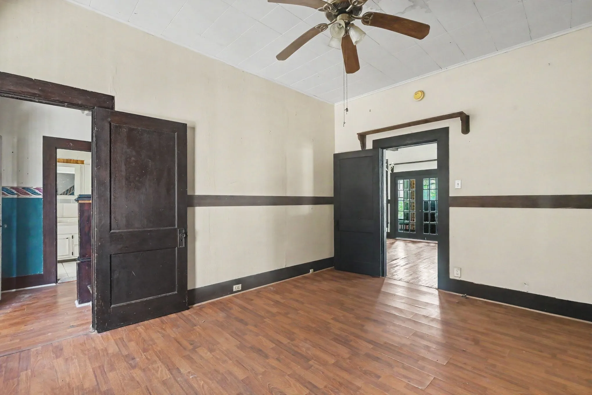 Single Family Residence For Sale in Wise County , 313 S Oak Street, Boyd, Texas 76023, 7 Bedroom, 4 Bathroom, Garage spaces, 3,957 Sqft, built in 1900, mls#21333607, Real Estate Agent in Boyd, Homes For Sale in Wise county, Homes For Sale in Boyd, Realtor in Boyd Texas, Real Estate Brokerage Independent Realty Texas, Luminita Cordes Realtor