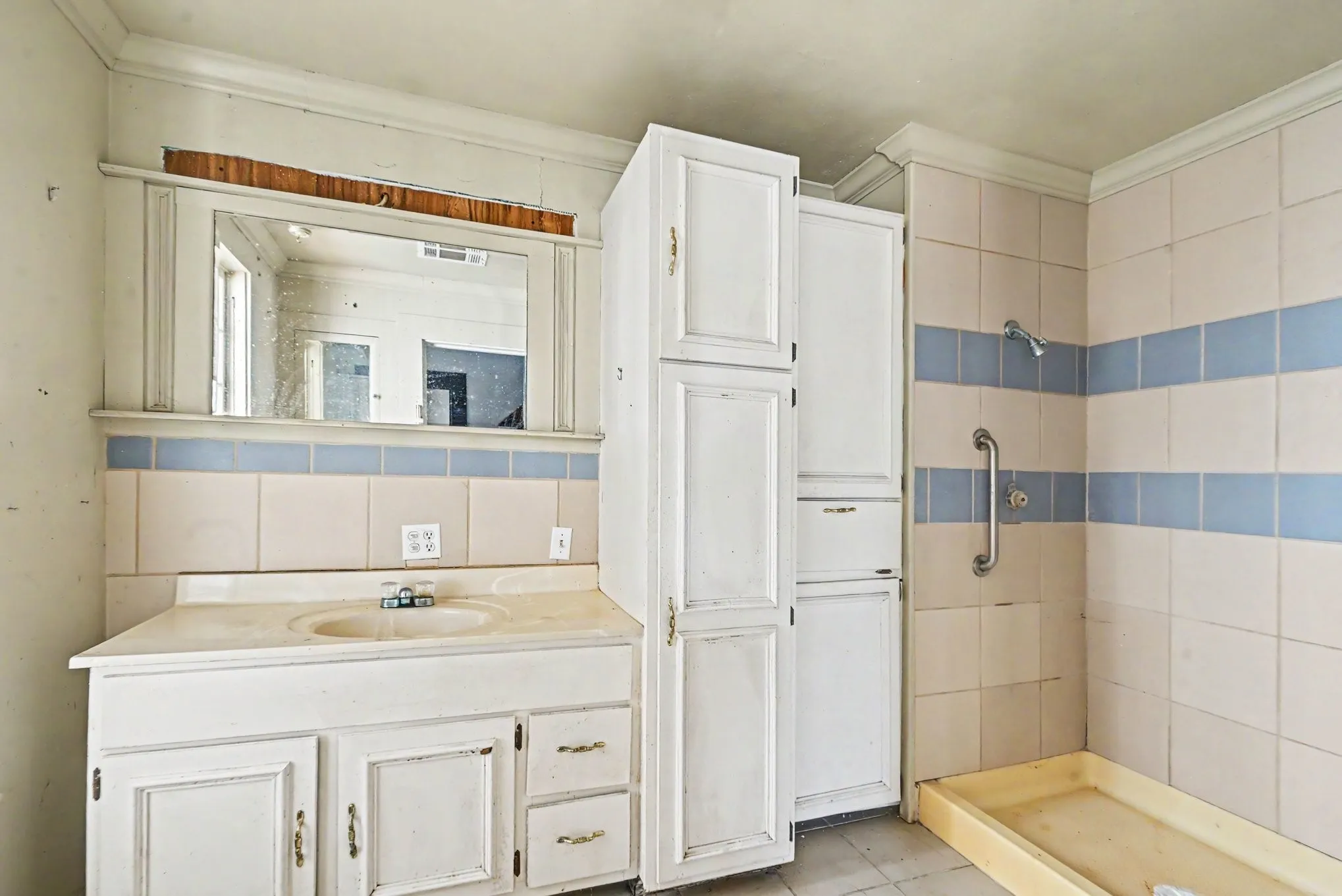 Single Family Residence For Sale in Wise County , 313 S Oak Street, Boyd, Texas 76023, 7 Bedroom, 4 Bathroom, Garage spaces, 3,957 Sqft, built in 1900, mls#21333607, Real Estate Agent in Boyd, Homes For Sale in Wise county, Homes For Sale in Boyd, Realtor in Boyd Texas, Real Estate Brokerage Independent Realty Texas, Luminita Cordes Realtor