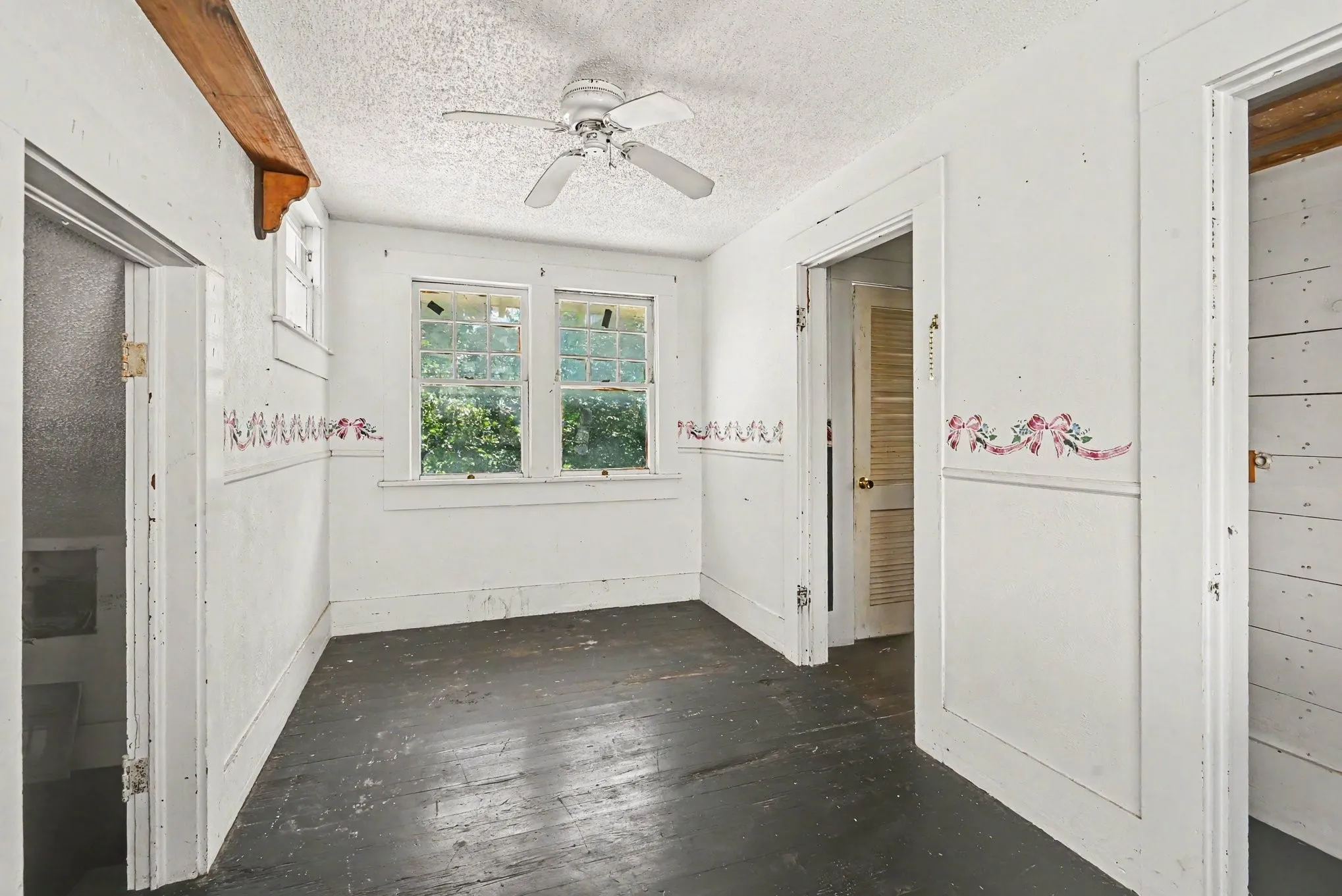 Single Family Residence For Sale in Wise County , 313 S Oak Street, Boyd, Texas 76023, 7 Bedroom, 4 Bathroom, Garage spaces, 3,957 Sqft, built in 1900, mls#21333607, Real Estate Agent in Boyd, Homes For Sale in Wise county, Homes For Sale in Boyd, Realtor in Boyd Texas, Real Estate Brokerage Independent Realty Texas, Luminita Cordes Realtor