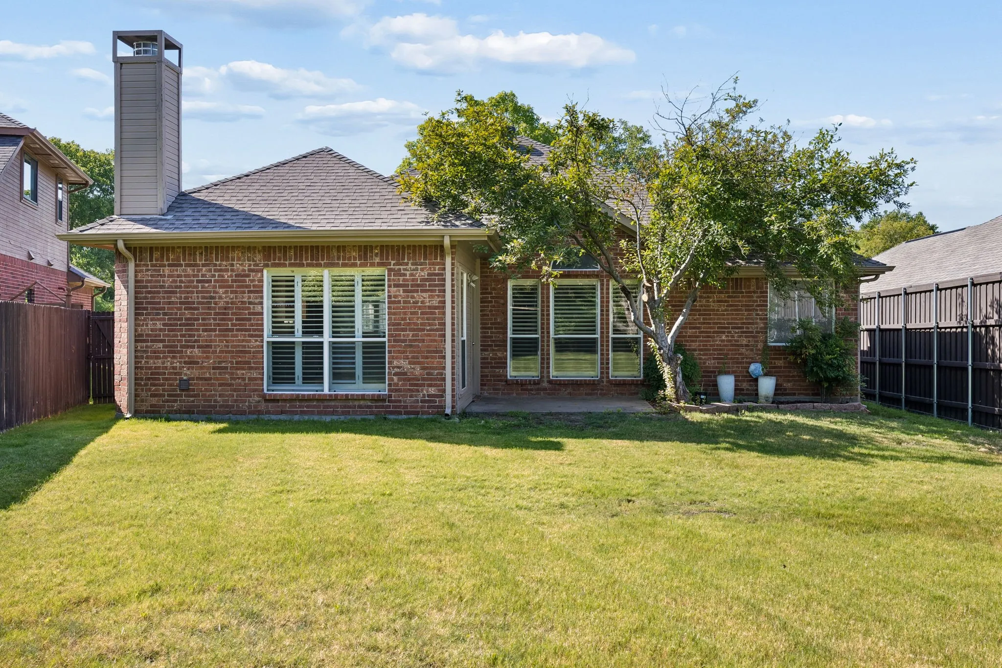 Single Family Residence For Sale in Denton County , 1833 Melton Drive, Carrollton, Texas 75010, 3 Bedroom, 2 Bathroom, 2 Garage spaces, 1,616 Sqft, built in 2001, mls#21338812, Real Estate Agent in Carrollton, Homes For Sale in Denton county, Homes For Sale in Carrollton, Realtor in Carrollton Texas, Real Estate Brokerage Independent Realty Texas, Luminita Cordes Realtor