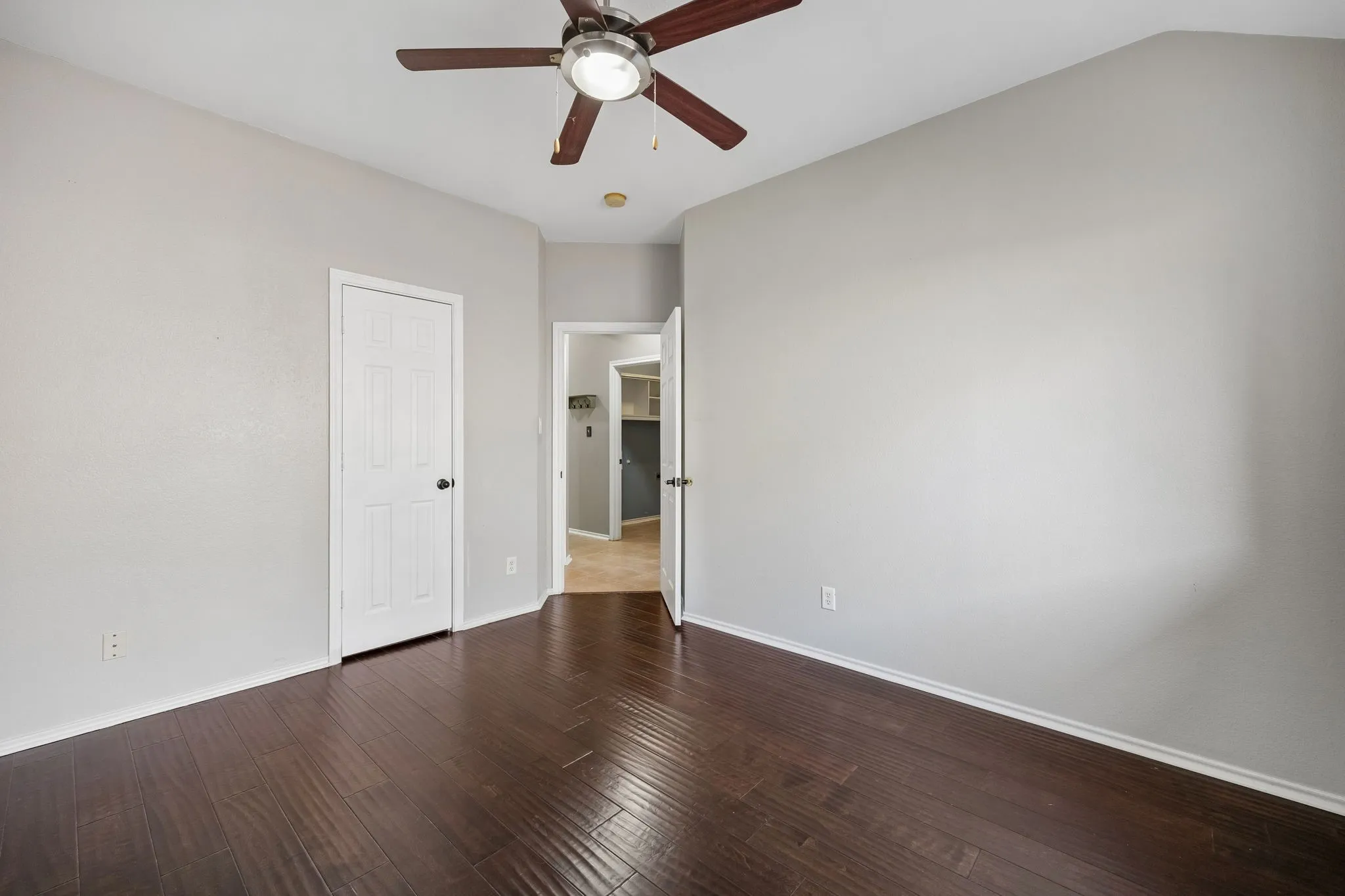 Single Family Residence For Sale in Denton County , 1833 Melton Drive, Carrollton, Texas 75010, 3 Bedroom, 2 Bathroom, 2 Garage spaces, 1,616 Sqft, built in 2001, mls#21338812, Real Estate Agent in Carrollton, Homes For Sale in Denton county, Homes For Sale in Carrollton, Realtor in Carrollton Texas, Real Estate Brokerage Independent Realty Texas, Luminita Cordes Realtor