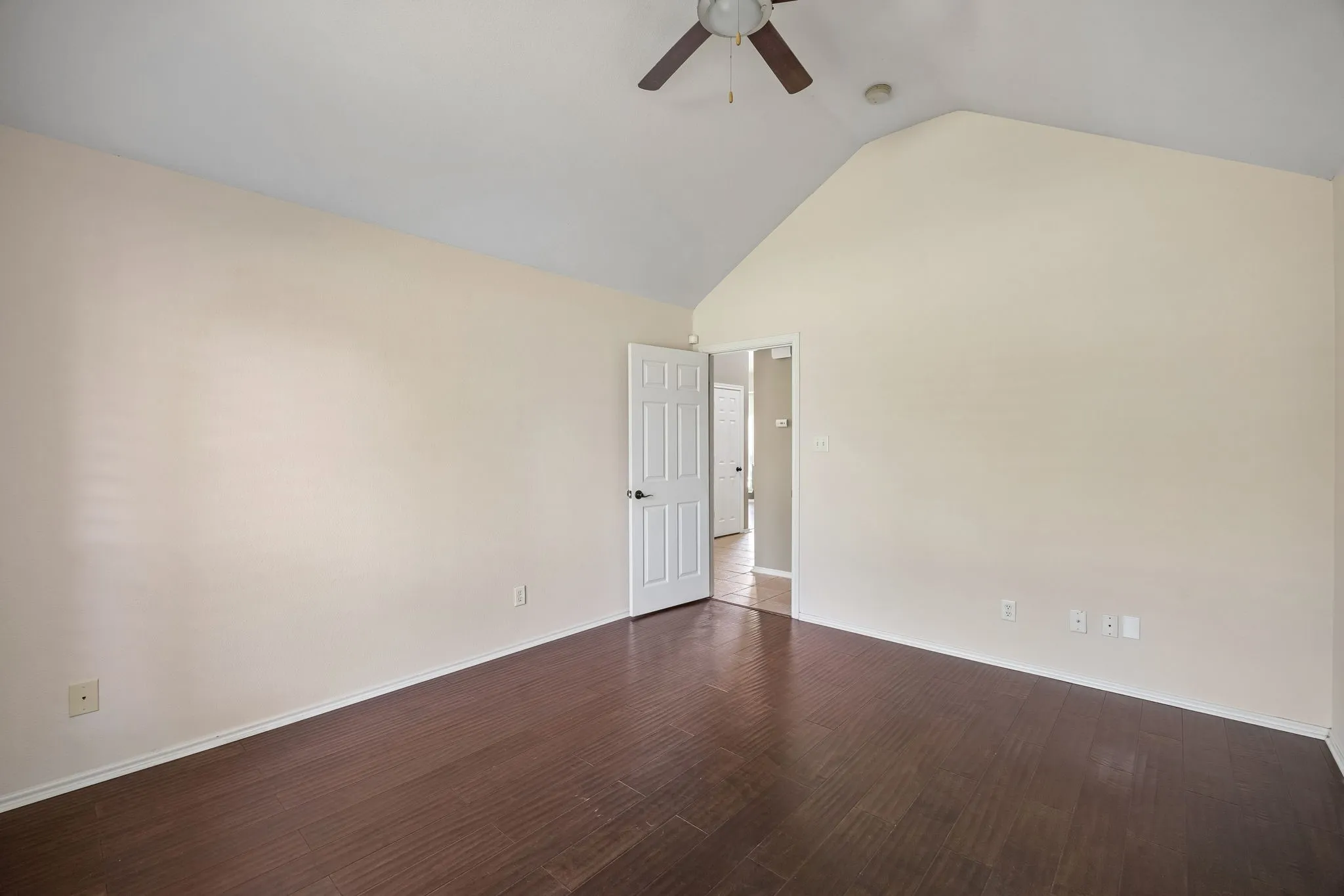 Single Family Residence For Sale in Denton County , 1833 Melton Drive, Carrollton, Texas 75010, 3 Bedroom, 2 Bathroom, 2 Garage spaces, 1,616 Sqft, built in 2001, mls#21338812, Real Estate Agent in Carrollton, Homes For Sale in Denton county, Homes For Sale in Carrollton, Realtor in Carrollton Texas, Real Estate Brokerage Independent Realty Texas, Luminita Cordes Realtor