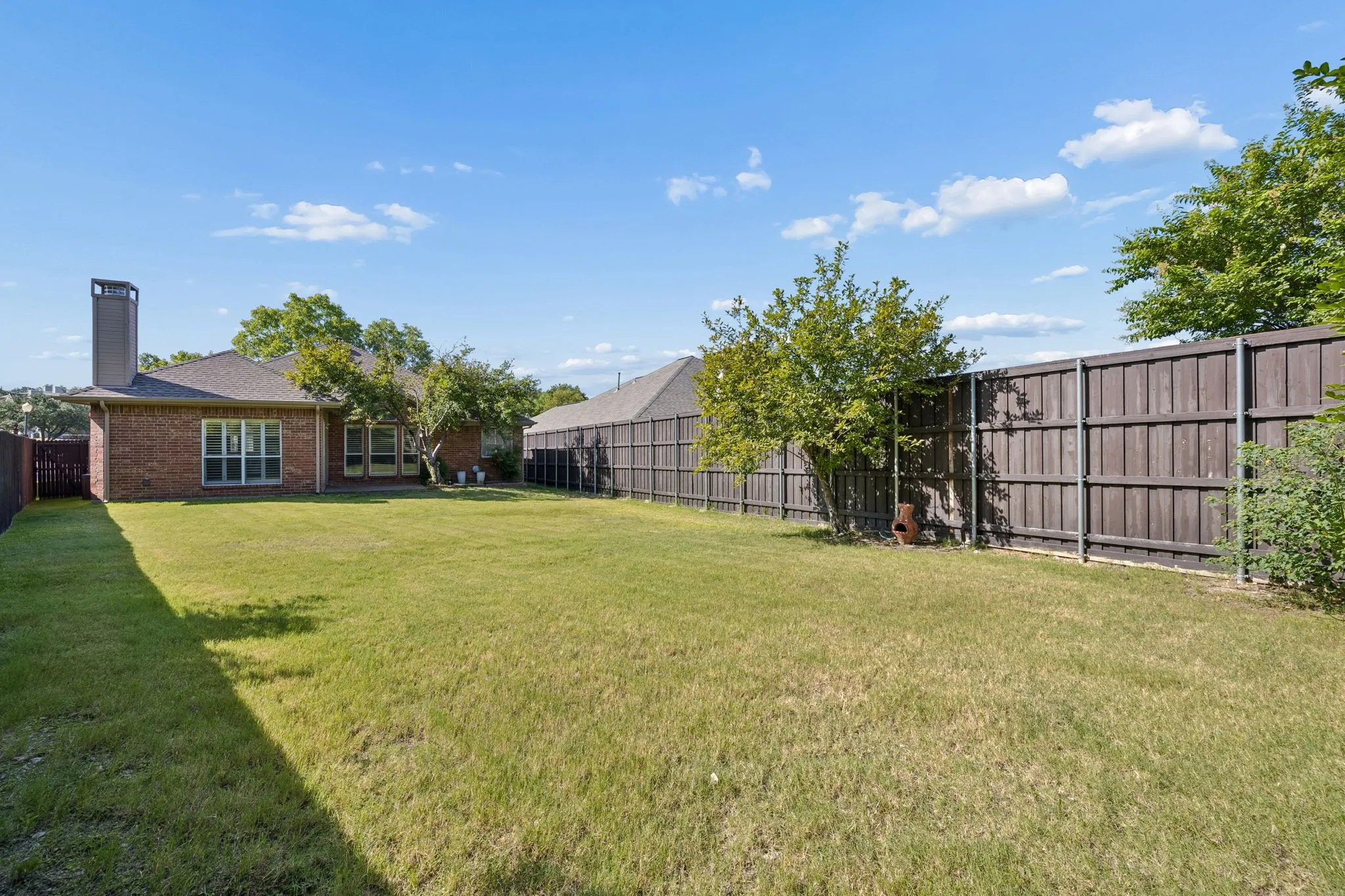 Single Family Residence For Sale in Denton County , 1833 Melton Drive, Carrollton, Texas 75010, 3 Bedroom, 2 Bathroom, 2 Garage spaces, 1,616 Sqft, built in 2001, mls#21338812, Real Estate Agent in Carrollton, Homes For Sale in Denton county, Homes For Sale in Carrollton, Realtor in Carrollton Texas, Real Estate Brokerage Independent Realty Texas, Luminita Cordes Realtor