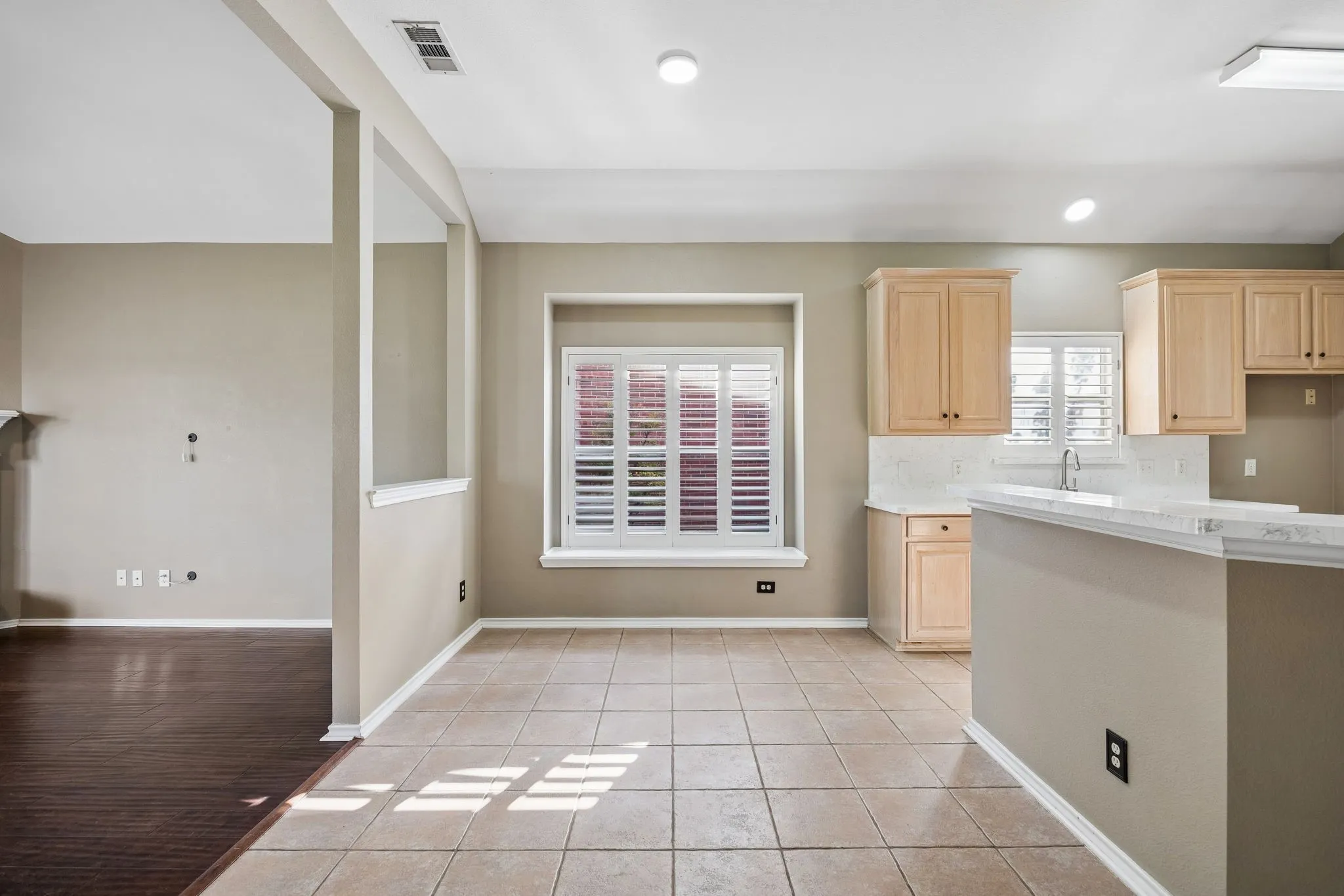 Single Family Residence For Sale in Denton County , 1833 Melton Drive, Carrollton, Texas 75010, 3 Bedroom, 2 Bathroom, 2 Garage spaces, 1,616 Sqft, built in 2001, mls#21338812, Real Estate Agent in Carrollton, Homes For Sale in Denton county, Homes For Sale in Carrollton, Realtor in Carrollton Texas, Real Estate Brokerage Independent Realty Texas, Luminita Cordes Realtor