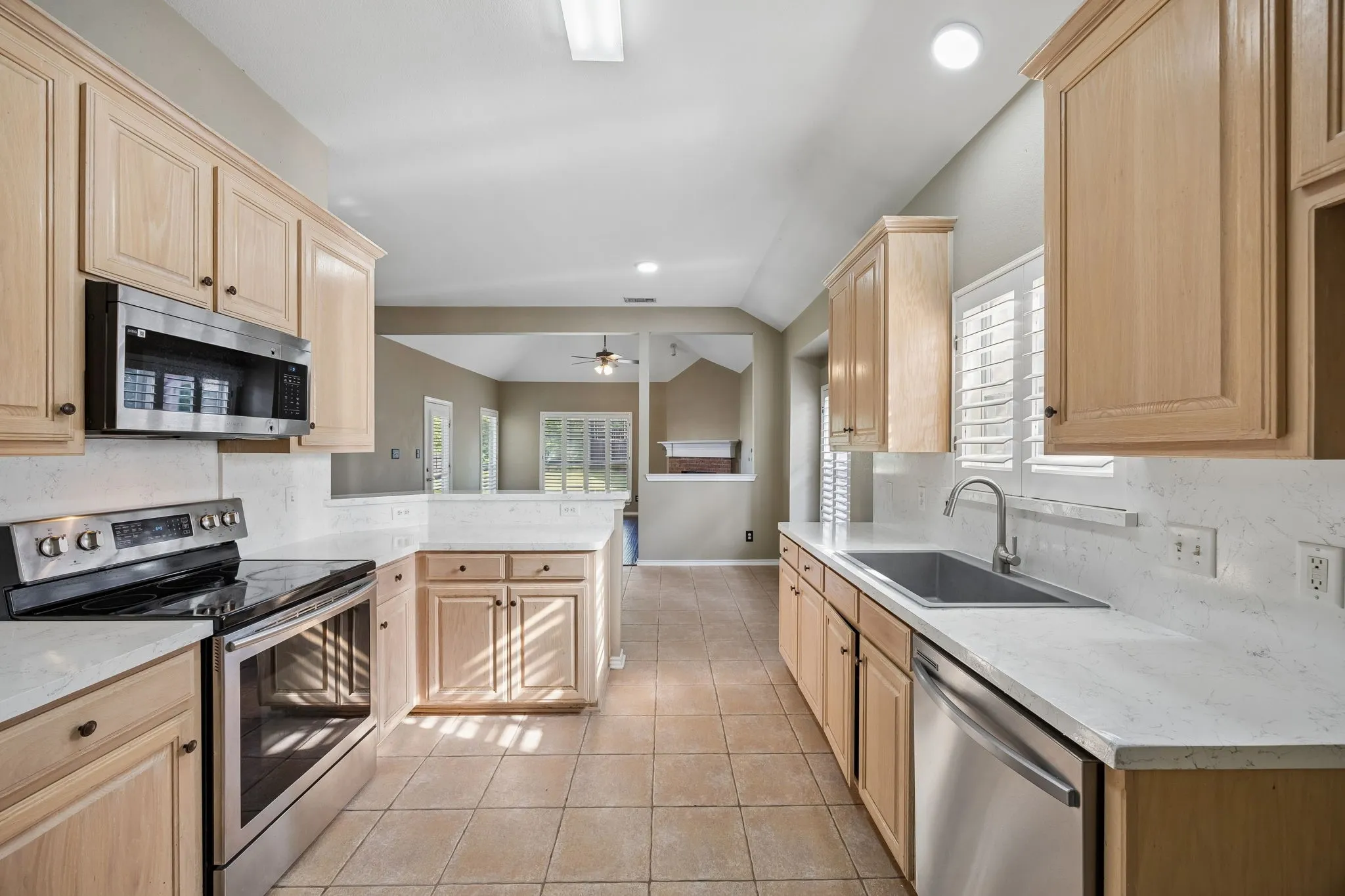 Single Family Residence For Sale in Denton County , 1833 Melton Drive, Carrollton, Texas 75010, 3 Bedroom, 2 Bathroom, 2 Garage spaces, 1,616 Sqft, built in 2001, mls#21338812, Real Estate Agent in Carrollton, Homes For Sale in Denton county, Homes For Sale in Carrollton, Realtor in Carrollton Texas, Real Estate Brokerage Independent Realty Texas, Luminita Cordes Realtor