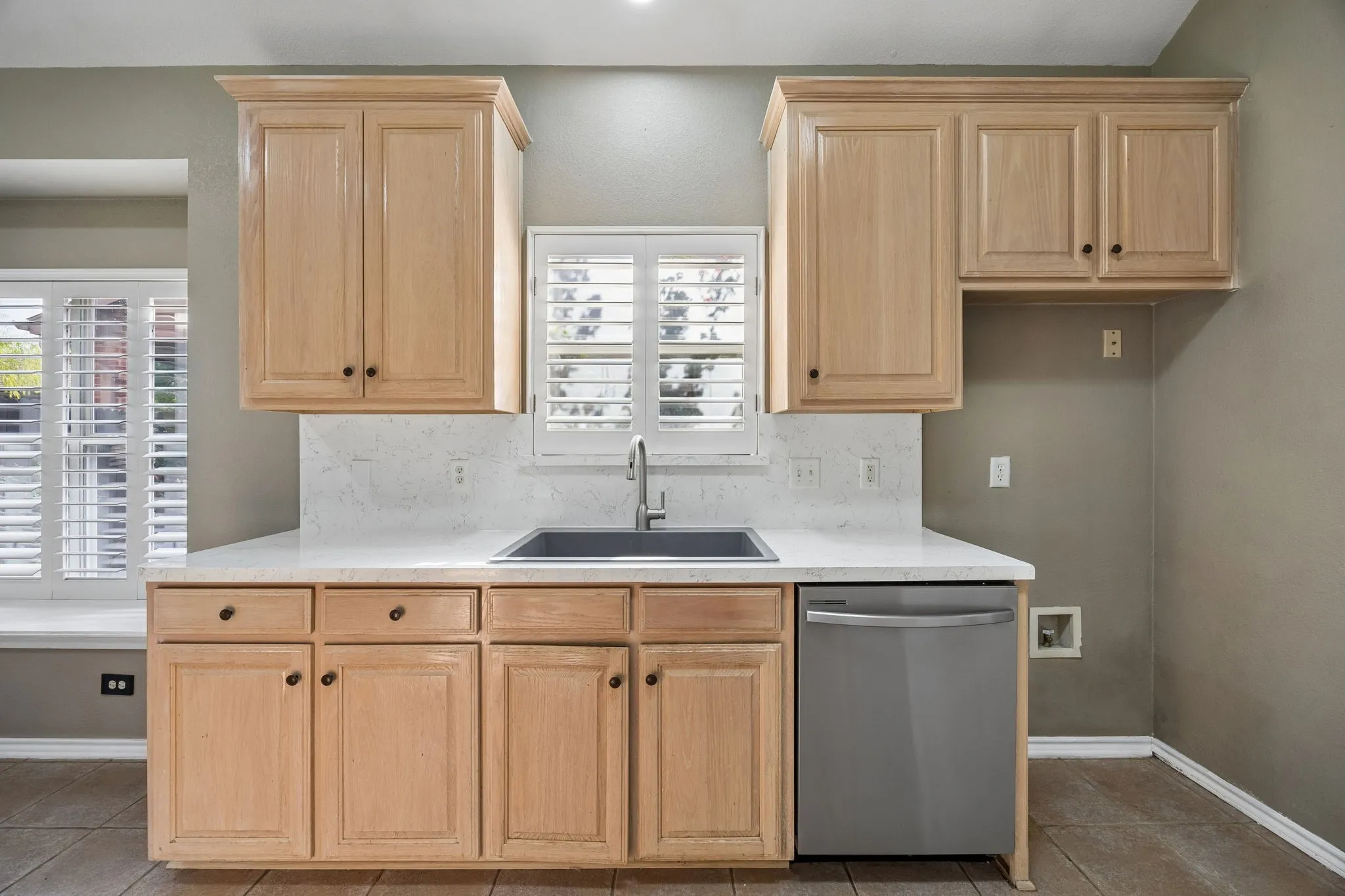 Single Family Residence For Sale in Denton County , 1833 Melton Drive, Carrollton, Texas 75010, 3 Bedroom, 2 Bathroom, 2 Garage spaces, 1,616 Sqft, built in 2001, mls#21338812, Real Estate Agent in Carrollton, Homes For Sale in Denton county, Homes For Sale in Carrollton, Realtor in Carrollton Texas, Real Estate Brokerage Independent Realty Texas, Luminita Cordes Realtor