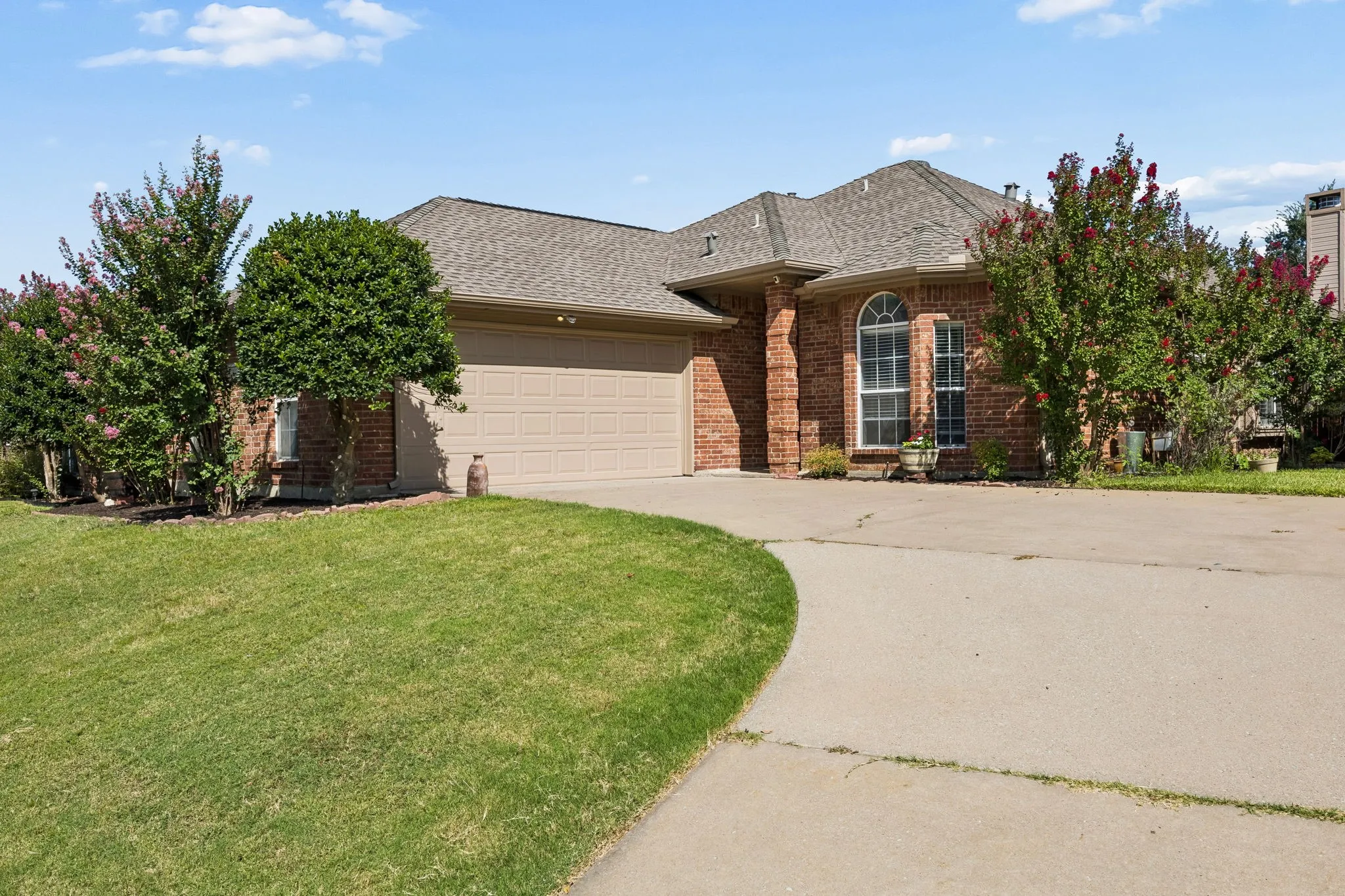 Single Family Residence For Sale in Denton County , 1833 Melton Drive, Carrollton, Texas 75010, 3 Bedroom, 2 Bathroom, 2 Garage spaces, 1,616 Sqft, built in 2001, mls#21338812, Real Estate Agent in Carrollton, Homes For Sale in Denton county, Homes For Sale in Carrollton, Realtor in Carrollton Texas, Real Estate Brokerage Independent Realty Texas, Luminita Cordes Realtor