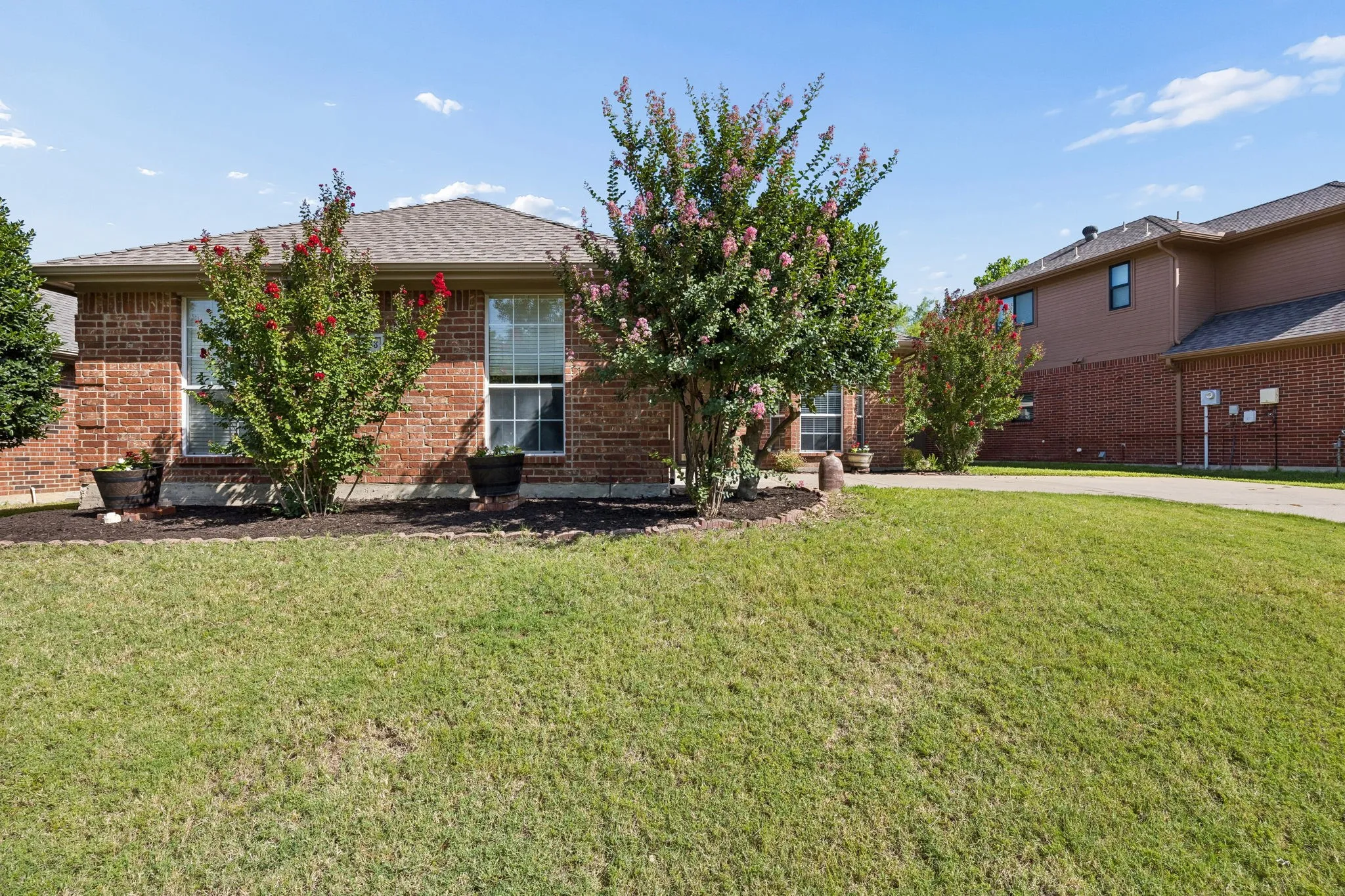 Single Family Residence For Sale in Denton County , 1833 Melton Drive, Carrollton, Texas 75010, 3 Bedroom, 2 Bathroom, 2 Garage spaces, 1,616 Sqft, built in 2001, mls#21338812, Real Estate Agent in Carrollton, Homes For Sale in Denton county, Homes For Sale in Carrollton, Realtor in Carrollton Texas, Real Estate Brokerage Independent Realty Texas, Luminita Cordes Realtor