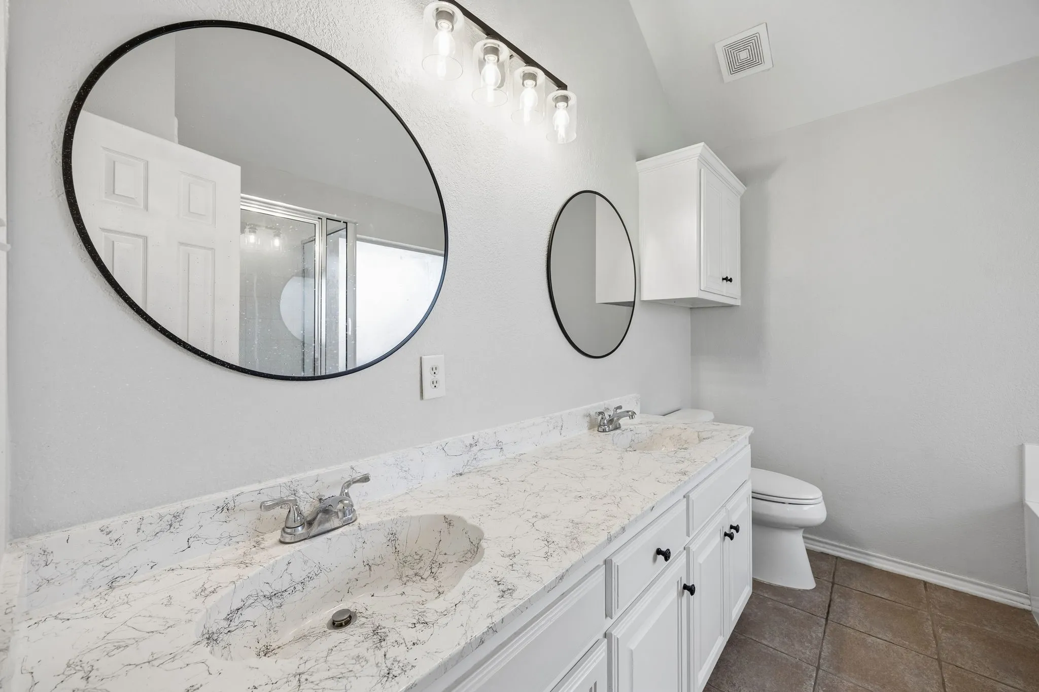 Single Family Residence For Sale in Denton County , 1833 Melton Drive, Carrollton, Texas 75010, 3 Bedroom, 2 Bathroom, 2 Garage spaces, 1,616 Sqft, built in 2001, mls#21338812, Real Estate Agent in Carrollton, Homes For Sale in Denton county, Homes For Sale in Carrollton, Realtor in Carrollton Texas, Real Estate Brokerage Independent Realty Texas, Luminita Cordes Realtor