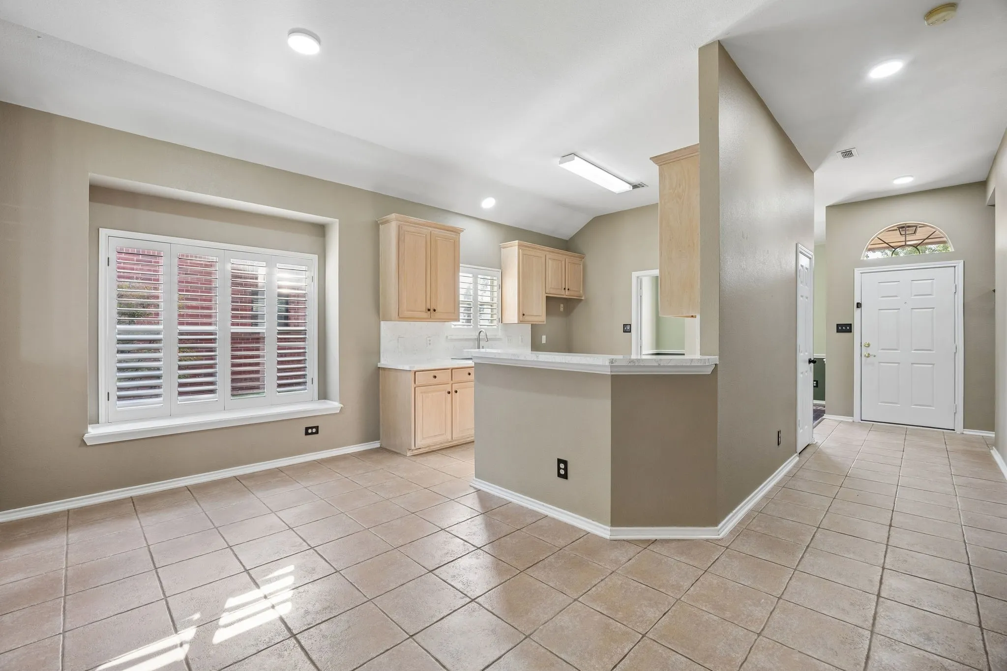 Single Family Residence For Sale in Denton County , 1833 Melton Drive, Carrollton, Texas 75010, 3 Bedroom, 2 Bathroom, 2 Garage spaces, 1,616 Sqft, built in 2001, mls#21338812, Real Estate Agent in Carrollton, Homes For Sale in Denton county, Homes For Sale in Carrollton, Realtor in Carrollton Texas, Real Estate Brokerage Independent Realty Texas, Luminita Cordes Realtor