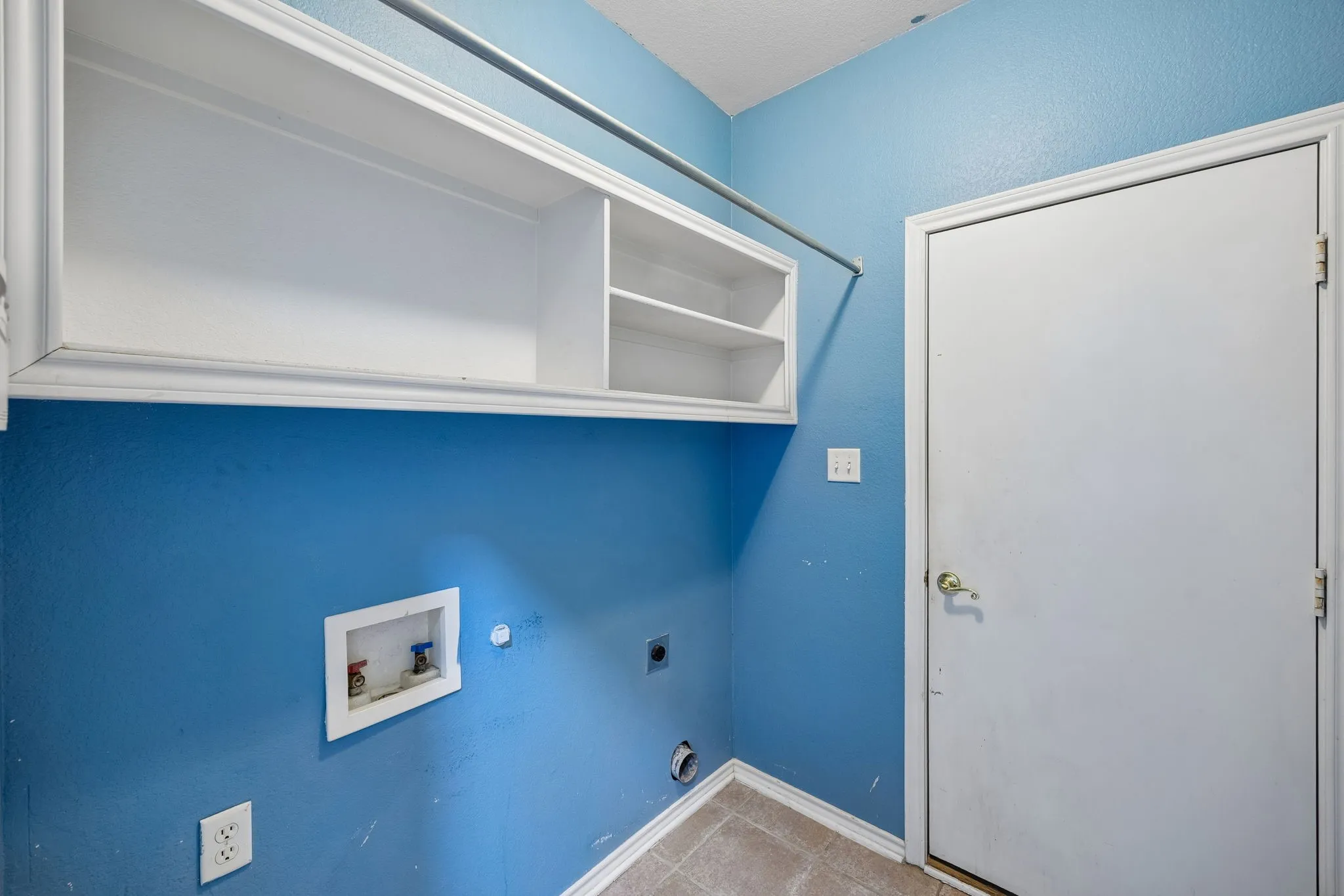 Single Family Residence For Sale in Denton County , 1833 Melton Drive, Carrollton, Texas 75010, 3 Bedroom, 2 Bathroom, 2 Garage spaces, 1,616 Sqft, built in 2001, mls#21338812, Real Estate Agent in Carrollton, Homes For Sale in Denton county, Homes For Sale in Carrollton, Realtor in Carrollton Texas, Real Estate Brokerage Independent Realty Texas, Luminita Cordes Realtor