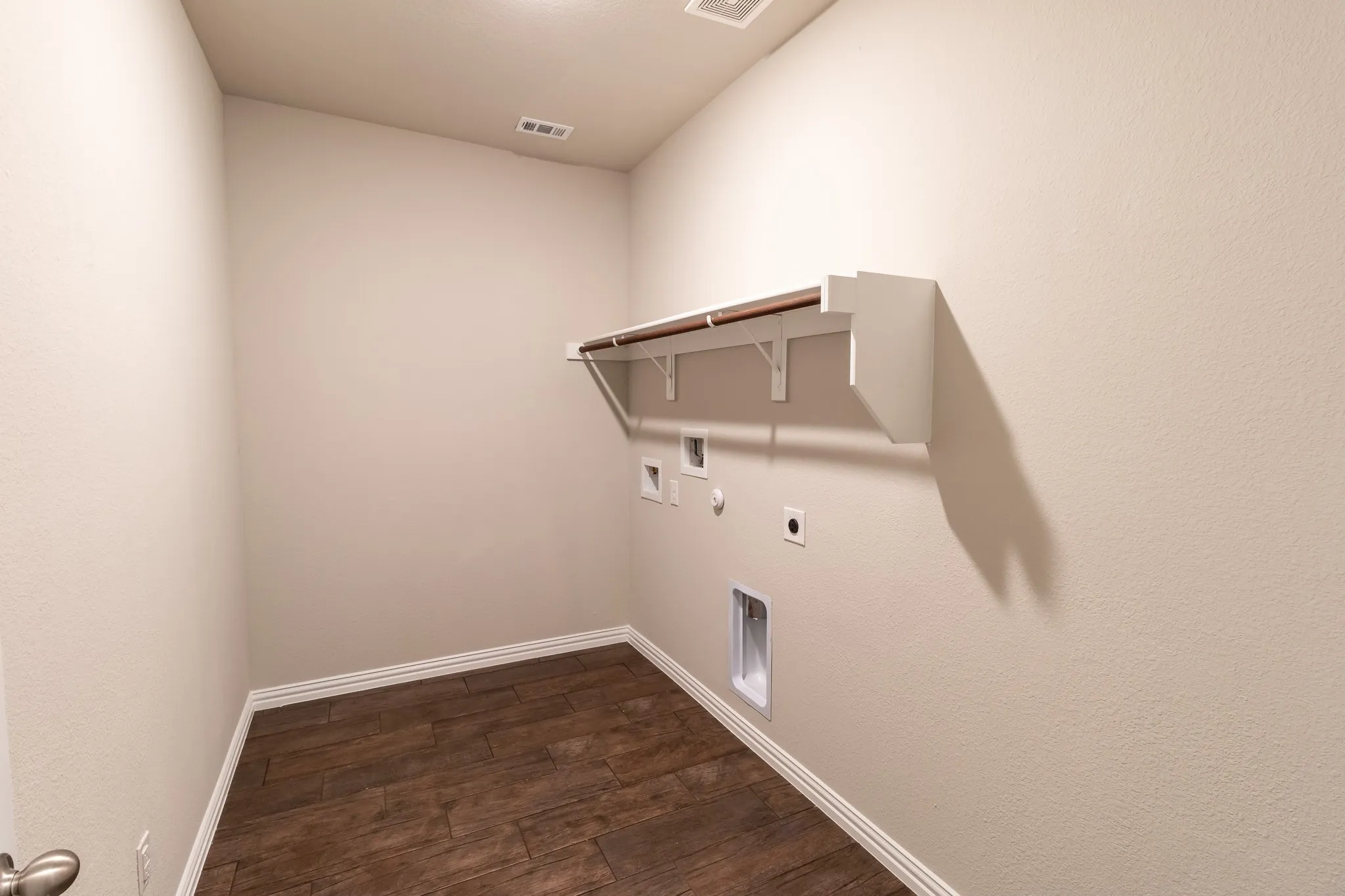 Single Family Residence For Rent in Denton County , 507 Reatta Drive, Justin, Texas 76247, 4 Bedroom, 3 Bathroom, 3 Garage spaces, 2,759 Sqft, built in 2023, mls#21338842, Real Estate Agent in Justin, Homes For Rent in Denton county, Homes For Rent in Justin, Realtor in Justin Texas, Real Estate Brokerage Independent Realty Texas, Luminita Cordes Realtor