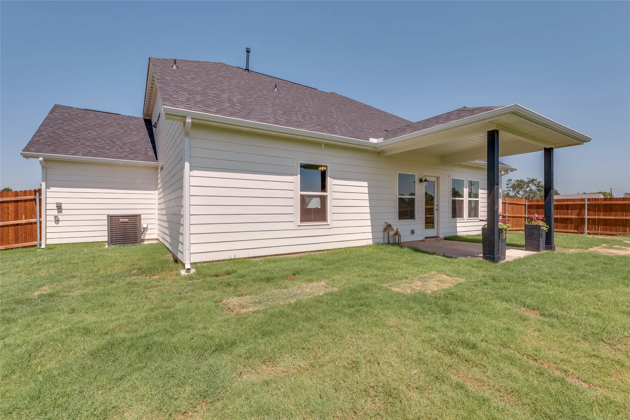 Single Family Residence For Sale in Grayson County , 625 Kyle Drive, Tioga, Texas 76271, 4 Bedroom, 3 Bathroom, 3 Garage spaces, 2,153 Sqft, built in 2022, mls#21337013, Real Estate Agent in Tioga, Homes For Sale in Grayson county, Homes For Sale in Tioga, Realtor in Tioga Texas, Real Estate Brokerage Independent Realty Texas, Luminita Cordes Realtor