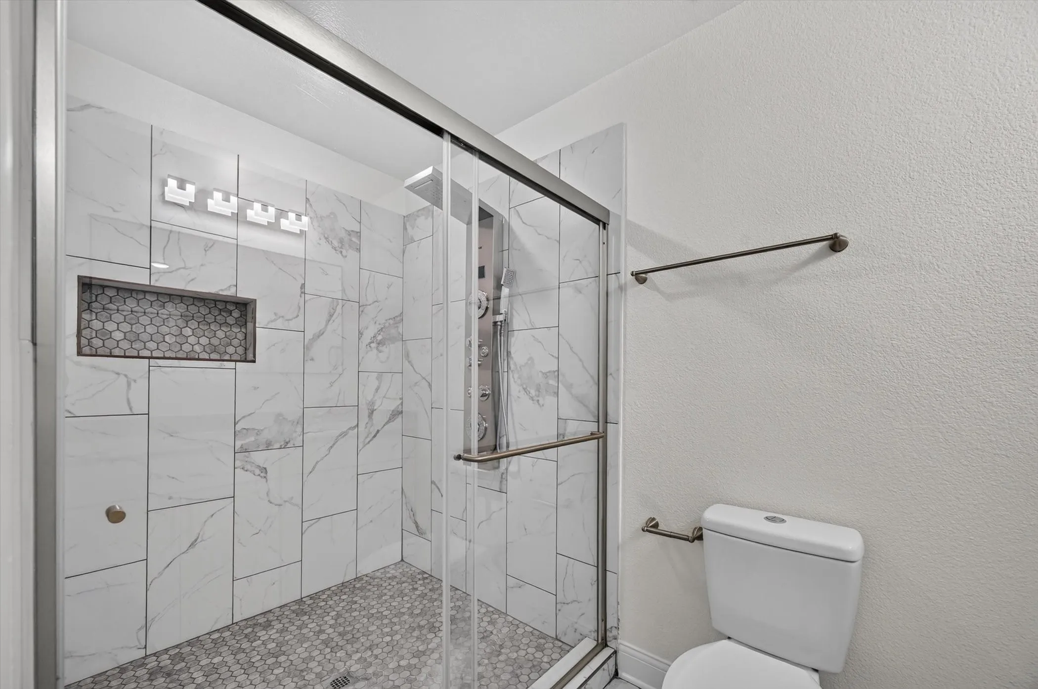 Single Family Residence For Sale in Collin County , 425 N Hamilton Street, Farmersville, Texas 75442, 3 Bedroom, 2 Bathroom, 2 Garage spaces, 1,374 Sqft, built in 1971, mls#21338655, Real Estate Agent in Farmersville, Homes For Sale in Collin county, Homes For Sale in Farmersville, Realtor in Farmersville Texas, Real Estate Brokerage Independent Realty Texas, Luminita Cordes Realtor