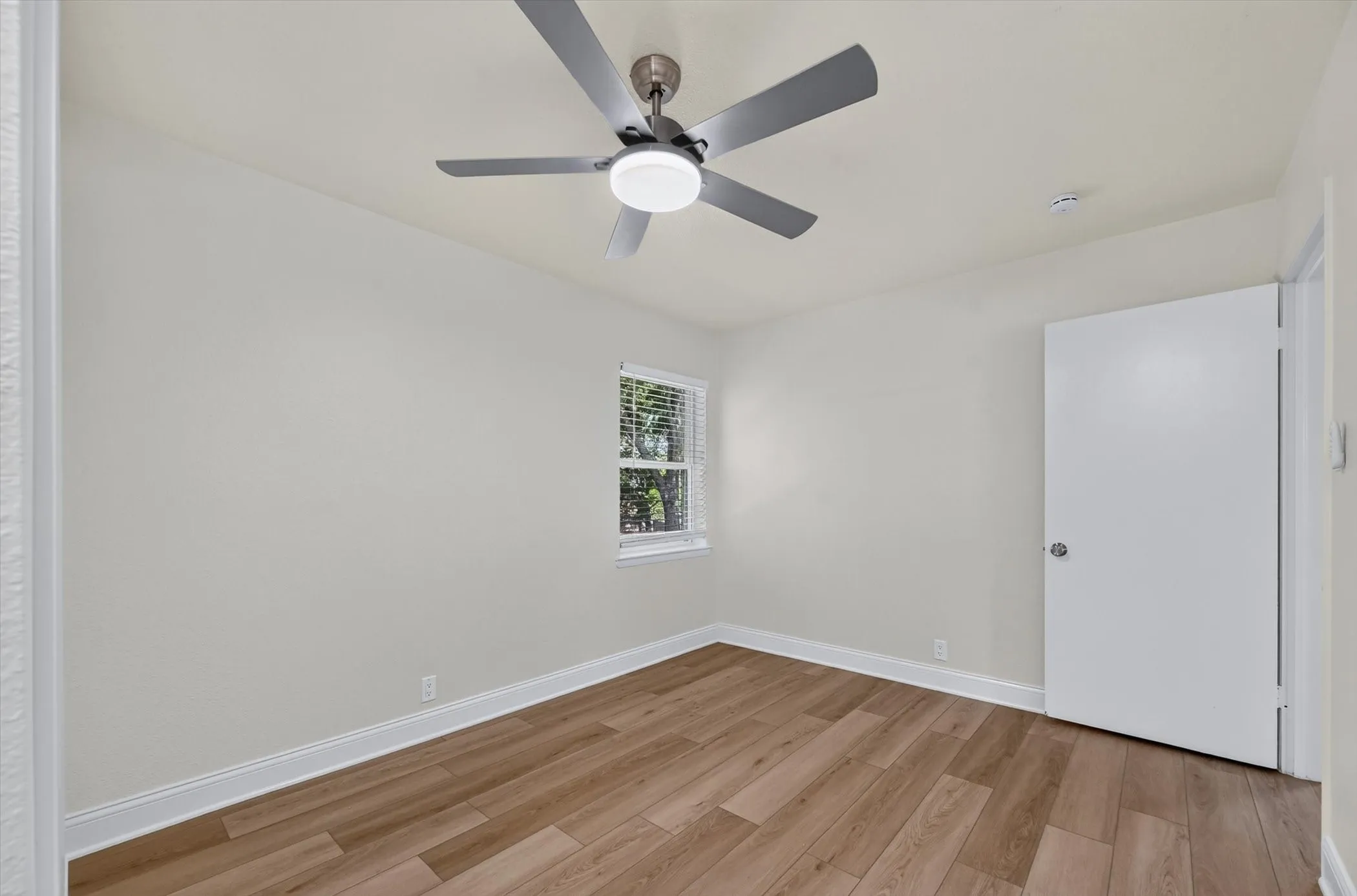 Single Family Residence For Sale in Collin County , 425 N Hamilton Street, Farmersville, Texas 75442, 3 Bedroom, 2 Bathroom, 2 Garage spaces, 1,374 Sqft, built in 1971, mls#21338655, Real Estate Agent in Farmersville, Homes For Sale in Collin county, Homes For Sale in Farmersville, Realtor in Farmersville Texas, Real Estate Brokerage Independent Realty Texas, Luminita Cordes Realtor
