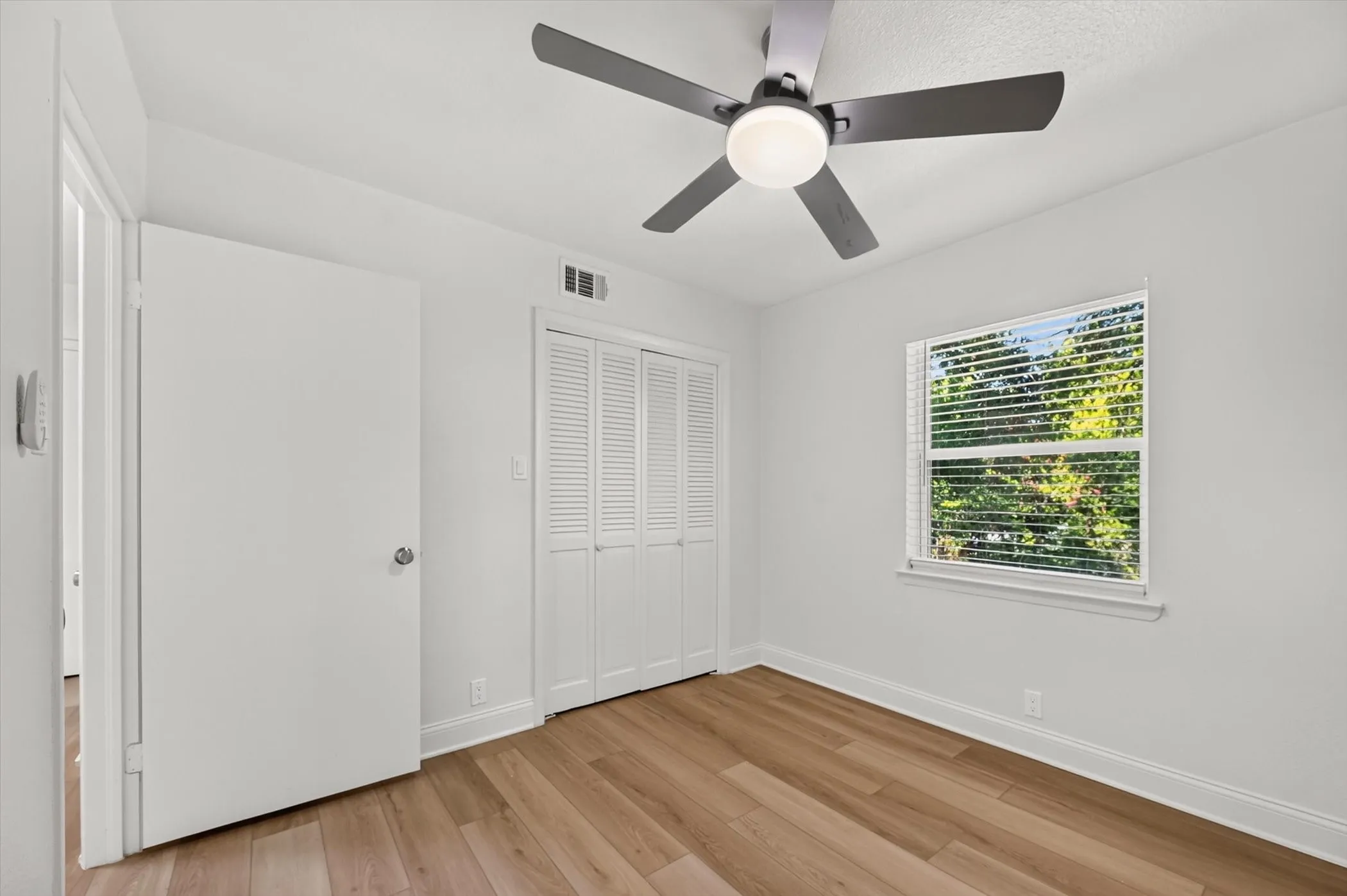 Single Family Residence For Sale in Collin County , 425 N Hamilton Street, Farmersville, Texas 75442, 3 Bedroom, 2 Bathroom, 2 Garage spaces, 1,374 Sqft, built in 1971, mls#21338655, Real Estate Agent in Farmersville, Homes For Sale in Collin county, Homes For Sale in Farmersville, Realtor in Farmersville Texas, Real Estate Brokerage Independent Realty Texas, Luminita Cordes Realtor