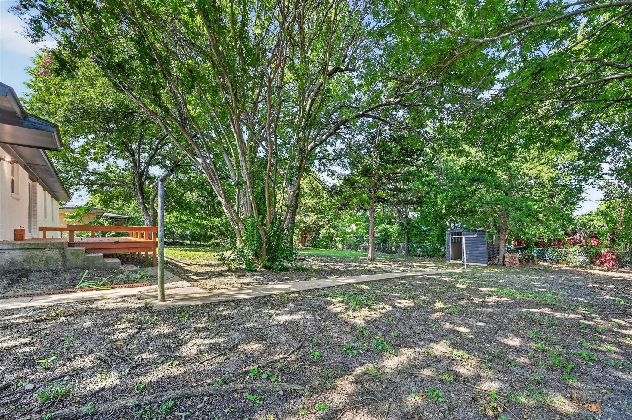 Single Family Residence For Sale in Collin County , 425 N Hamilton Street, Farmersville, Texas 75442, 3 Bedroom, 2 Bathroom, 2 Garage spaces, 1,374 Sqft, built in 1971, mls#21338655, Real Estate Agent in Farmersville, Homes For Sale in Collin county, Homes For Sale in Farmersville, Realtor in Farmersville Texas, Real Estate Brokerage Independent Realty Texas, Luminita Cordes Realtor