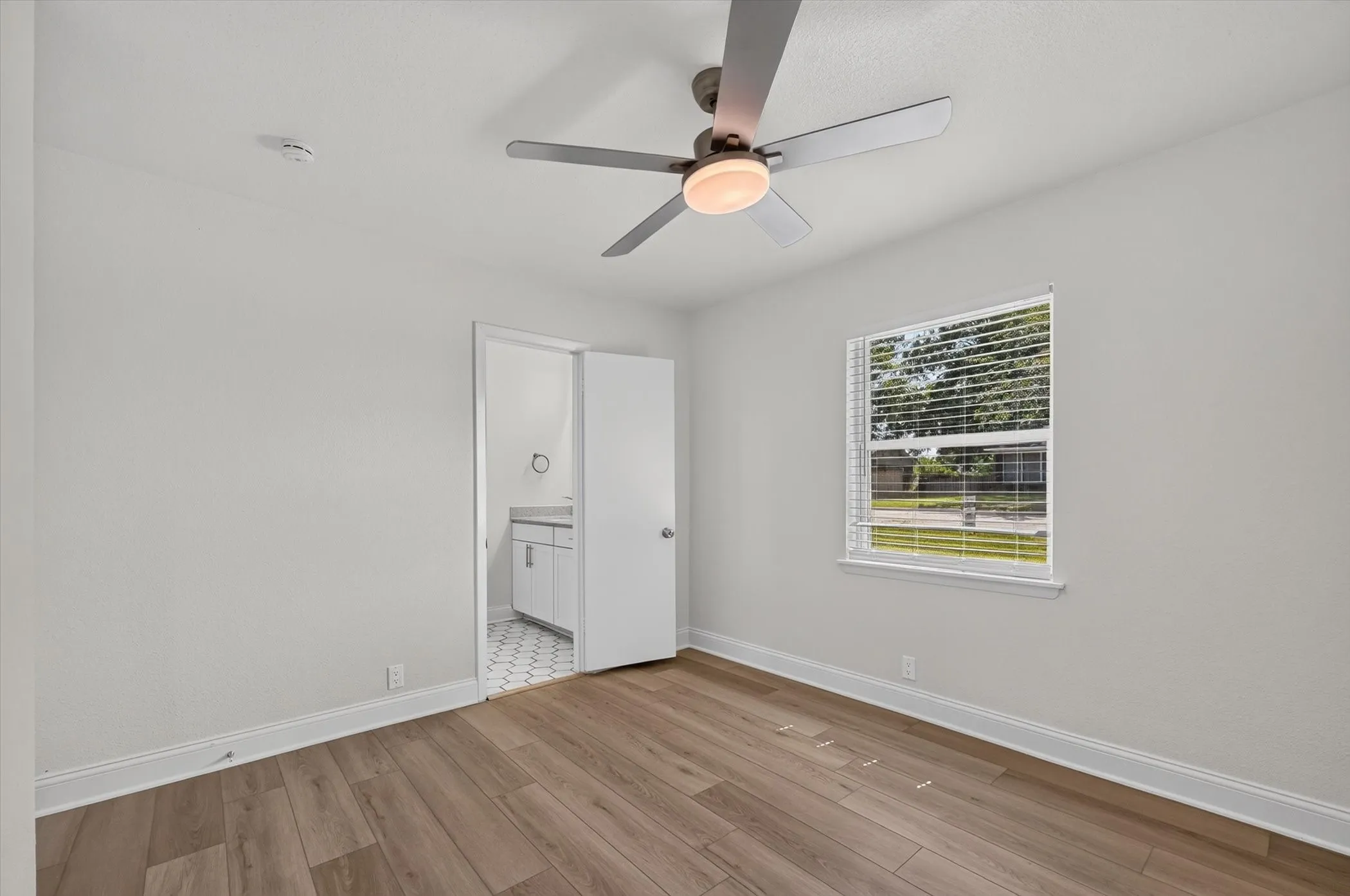 Single Family Residence For Sale in Collin County , 425 N Hamilton Street, Farmersville, Texas 75442, 3 Bedroom, 2 Bathroom, 2 Garage spaces, 1,374 Sqft, built in 1971, mls#21338655, Real Estate Agent in Farmersville, Homes For Sale in Collin county, Homes For Sale in Farmersville, Realtor in Farmersville Texas, Real Estate Brokerage Independent Realty Texas, Luminita Cordes Realtor