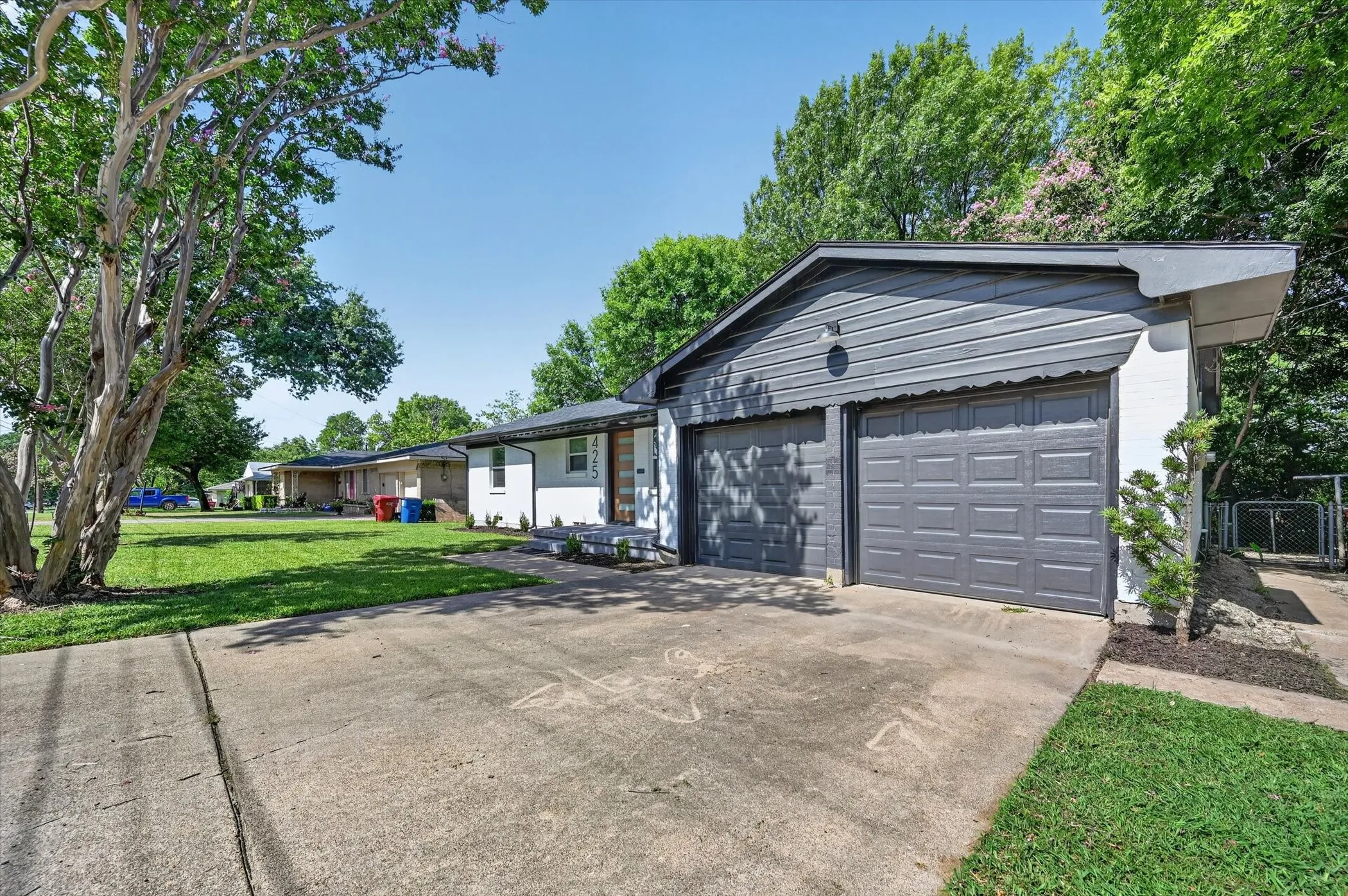 Single Family Residence For Sale in Collin County , 425 N Hamilton Street, Farmersville, Texas 75442, 3 Bedroom, 2 Bathroom, 2 Garage spaces, 1,374 Sqft, built in 1971, mls#21338655, Real Estate Agent in Farmersville, Homes For Sale in Collin county, Homes For Sale in Farmersville, Realtor in Farmersville Texas, Real Estate Brokerage Independent Realty Texas, Luminita Cordes Realtor
