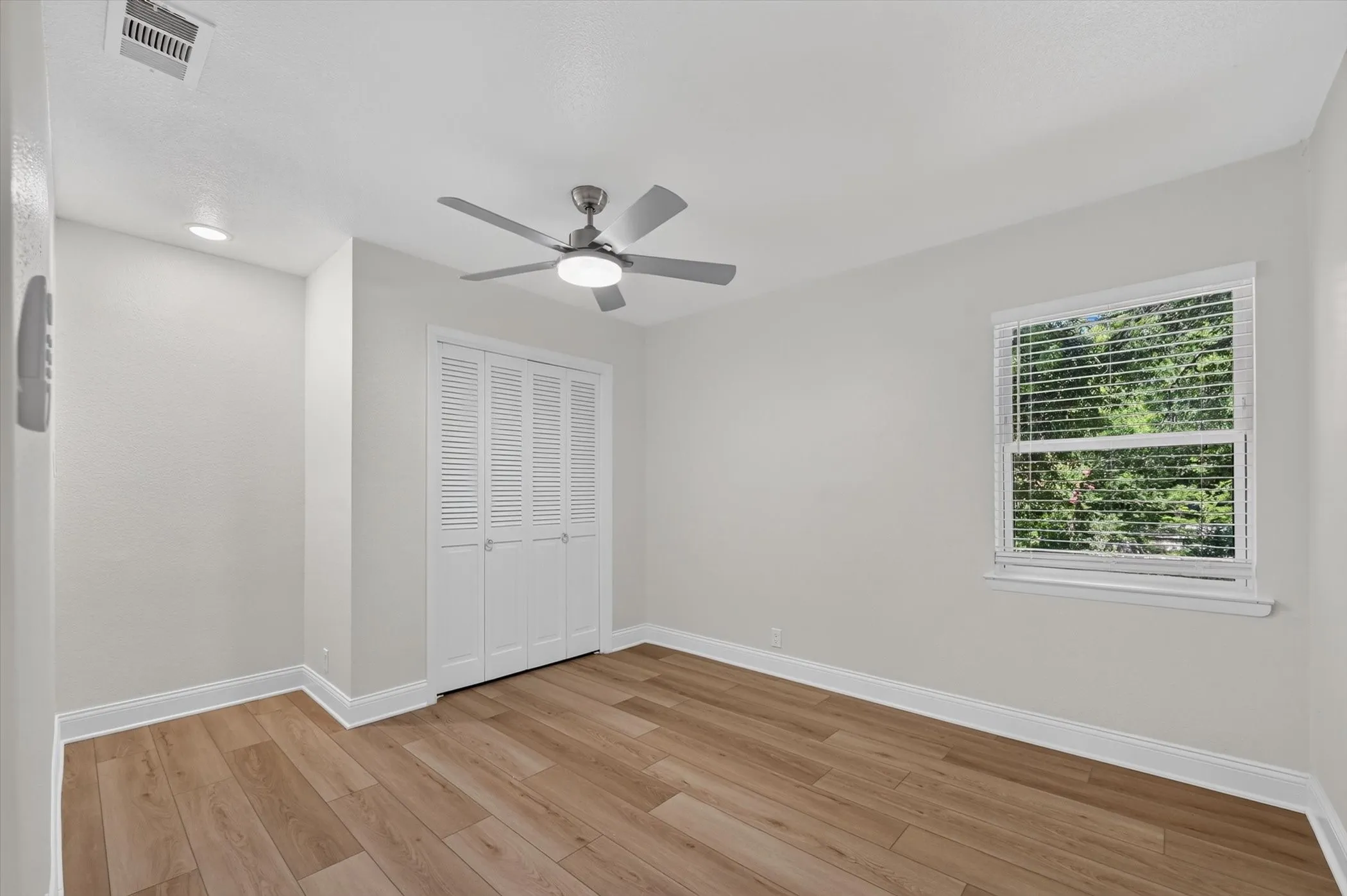 Single Family Residence For Sale in Collin County , 425 N Hamilton Street, Farmersville, Texas 75442, 3 Bedroom, 2 Bathroom, 2 Garage spaces, 1,374 Sqft, built in 1971, mls#21338655, Real Estate Agent in Farmersville, Homes For Sale in Collin county, Homes For Sale in Farmersville, Realtor in Farmersville Texas, Real Estate Brokerage Independent Realty Texas, Luminita Cordes Realtor