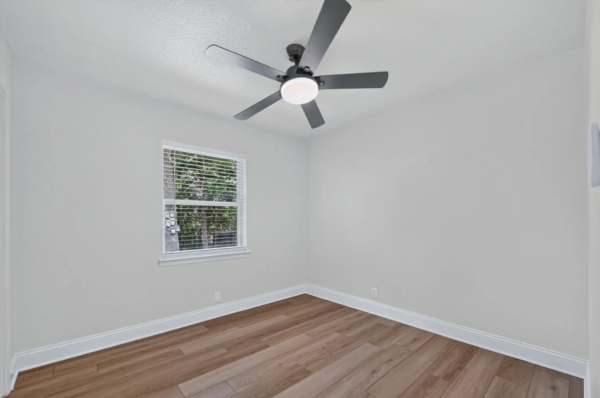 Single Family Residence For Sale in Collin County , 425 N Hamilton Street, Farmersville, Texas 75442, 3 Bedroom, 2 Bathroom, 2 Garage spaces, 1,374 Sqft, built in 1971, mls#21338655, Real Estate Agent in Farmersville, Homes For Sale in Collin county, Homes For Sale in Farmersville, Realtor in Farmersville Texas, Real Estate Brokerage Independent Realty Texas, Luminita Cordes Realtor