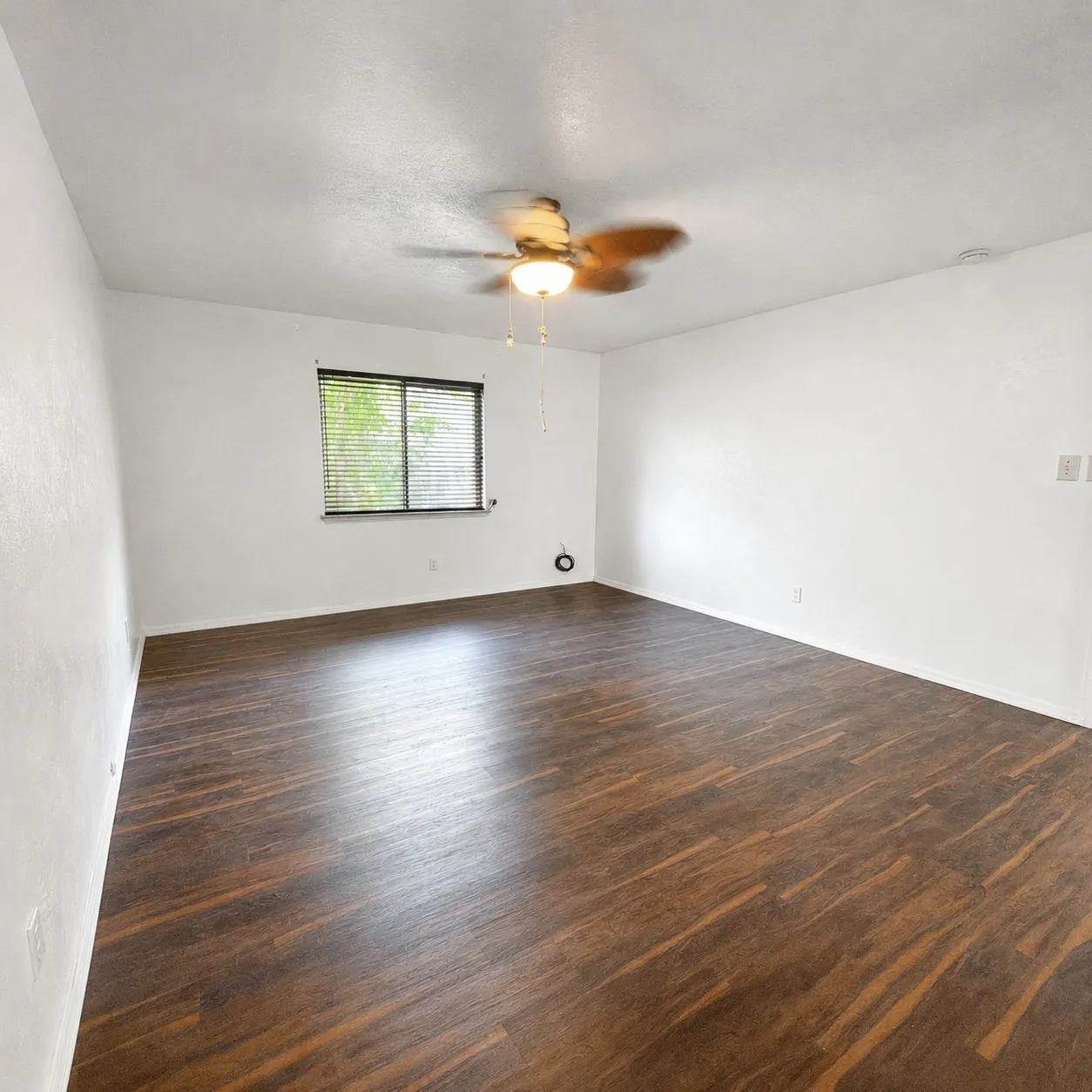 Single Family Residence For Sale in Tarrant County , 6703 Forestview Drive, Arlington, Texas 76016, 4 Bedroom, 3 Bathroom, 2 Garage spaces, 2,211 Sqft, built in 1979, mls#21325238, Real Estate Agent in Arlington, Homes For Sale in Tarrant county, Homes For Sale in Arlington, Realtor in Arlington Texas, Real Estate Brokerage Independent Realty Texas, Luminita Cordes Realtor