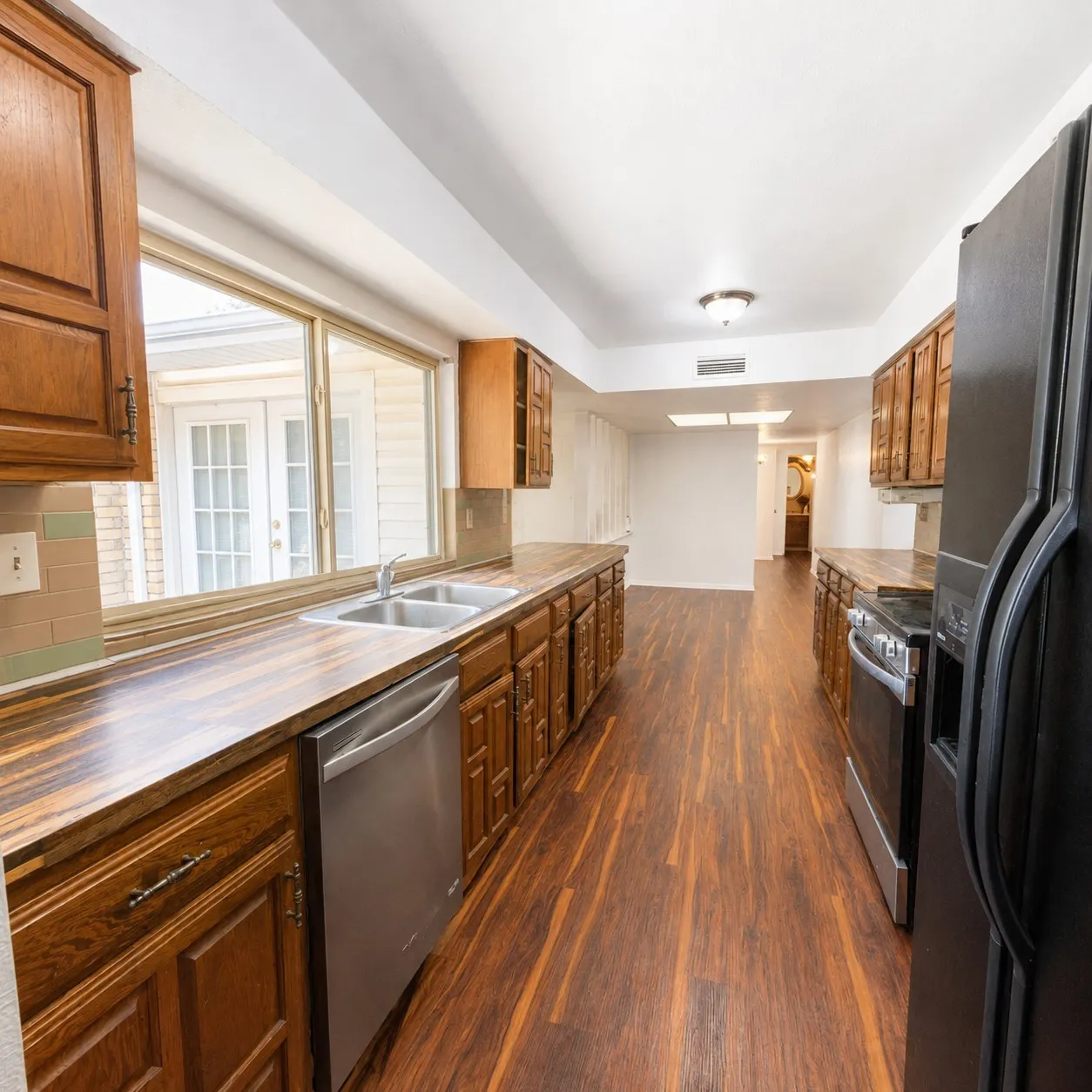Single Family Residence For Sale in Tarrant County , 6703 Forestview Drive, Arlington, Texas 76016, 4 Bedroom, 3 Bathroom, 2 Garage spaces, 2,211 Sqft, built in 1979, mls#21325238, Real Estate Agent in Arlington, Homes For Sale in Tarrant county, Homes For Sale in Arlington, Realtor in Arlington Texas, Real Estate Brokerage Independent Realty Texas, Luminita Cordes Realtor
