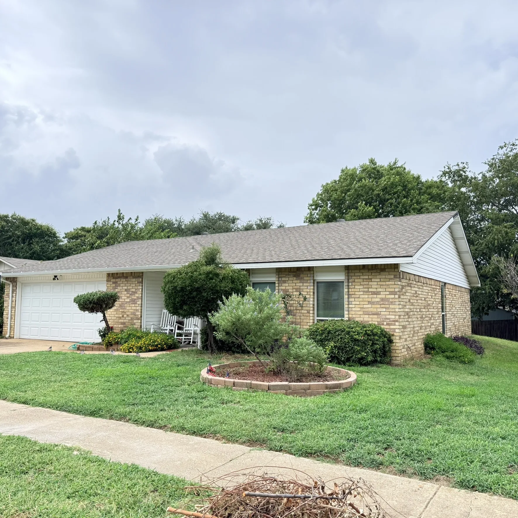 Single Family Residence For Sale in Tarrant County , 6703 Forestview Drive, Arlington, Texas 76016, 4 Bedroom, 3 Bathroom, 2 Garage spaces, 2,211 Sqft, built in 1979, mls#21325238, Real Estate Agent in Arlington, Homes For Sale in Tarrant county, Homes For Sale in Arlington, Realtor in Arlington Texas, Real Estate Brokerage Independent Realty Texas, Luminita Cordes Realtor