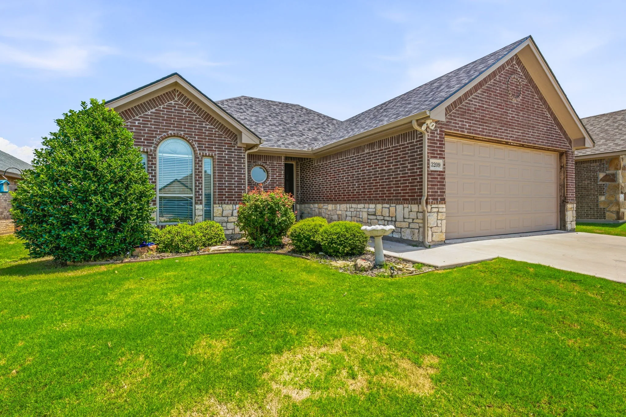 Single Family Residence For Sale in Hood County , 3209 Main Street, Granbury, Texas 76049, 3 Bedroom, 2 Bathroom, 2 Garage spaces, 1,492 Sqft, built in 2017, mls#21338235, Real Estate Agent in Granbury, Homes For Sale in Hood county, Homes For Sale in Granbury, Realtor in Granbury Texas, Real Estate Brokerage Independent Realty Texas, Luminita Cordes Realtor