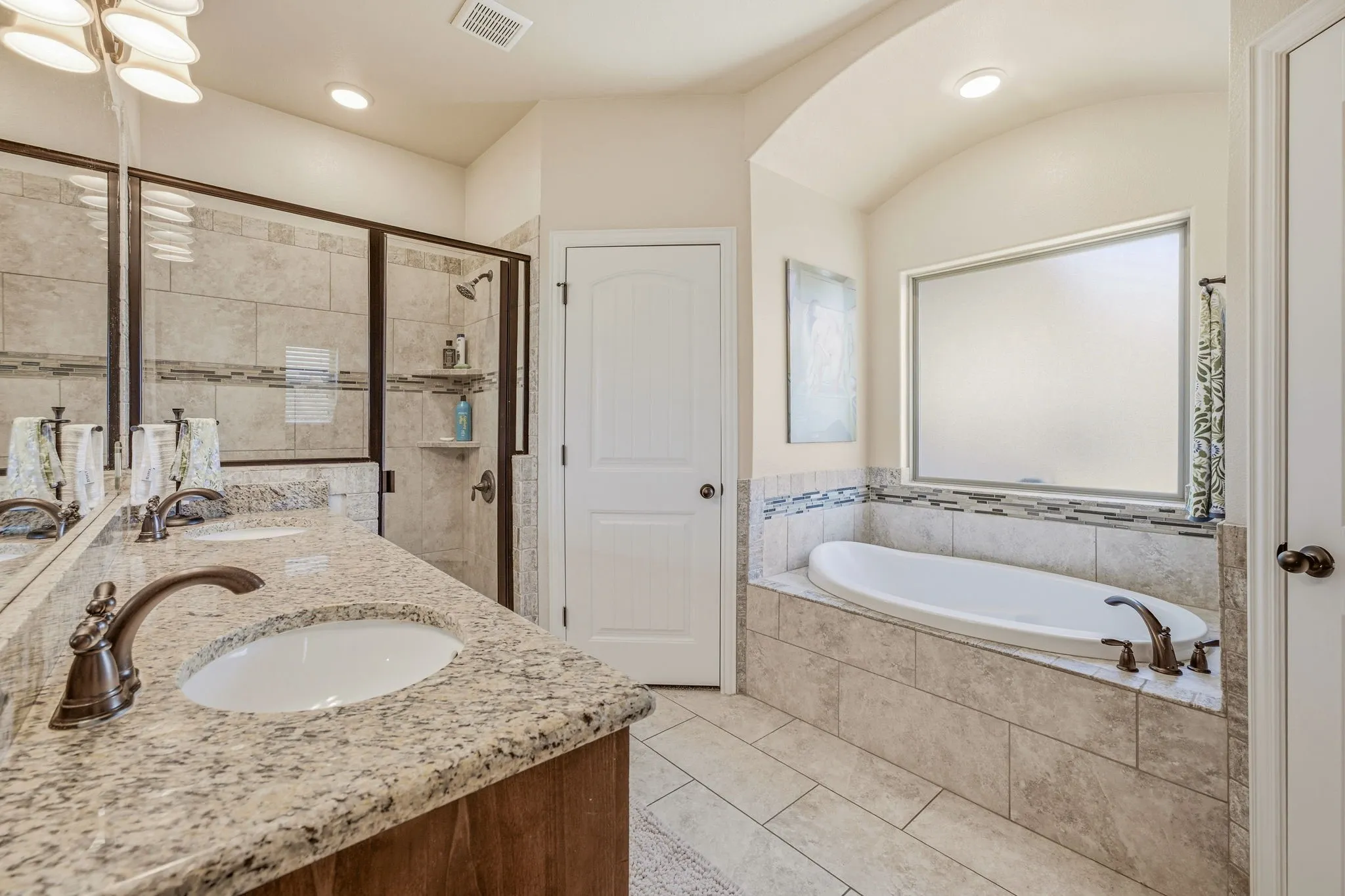 Single Family Residence For Sale in Hood County , 3209 Main Street, Granbury, Texas 76049, 3 Bedroom, 2 Bathroom, 2 Garage spaces, 1,492 Sqft, built in 2017, mls#21338235, Real Estate Agent in Granbury, Homes For Sale in Hood county, Homes For Sale in Granbury, Realtor in Granbury Texas, Real Estate Brokerage Independent Realty Texas, Luminita Cordes Realtor