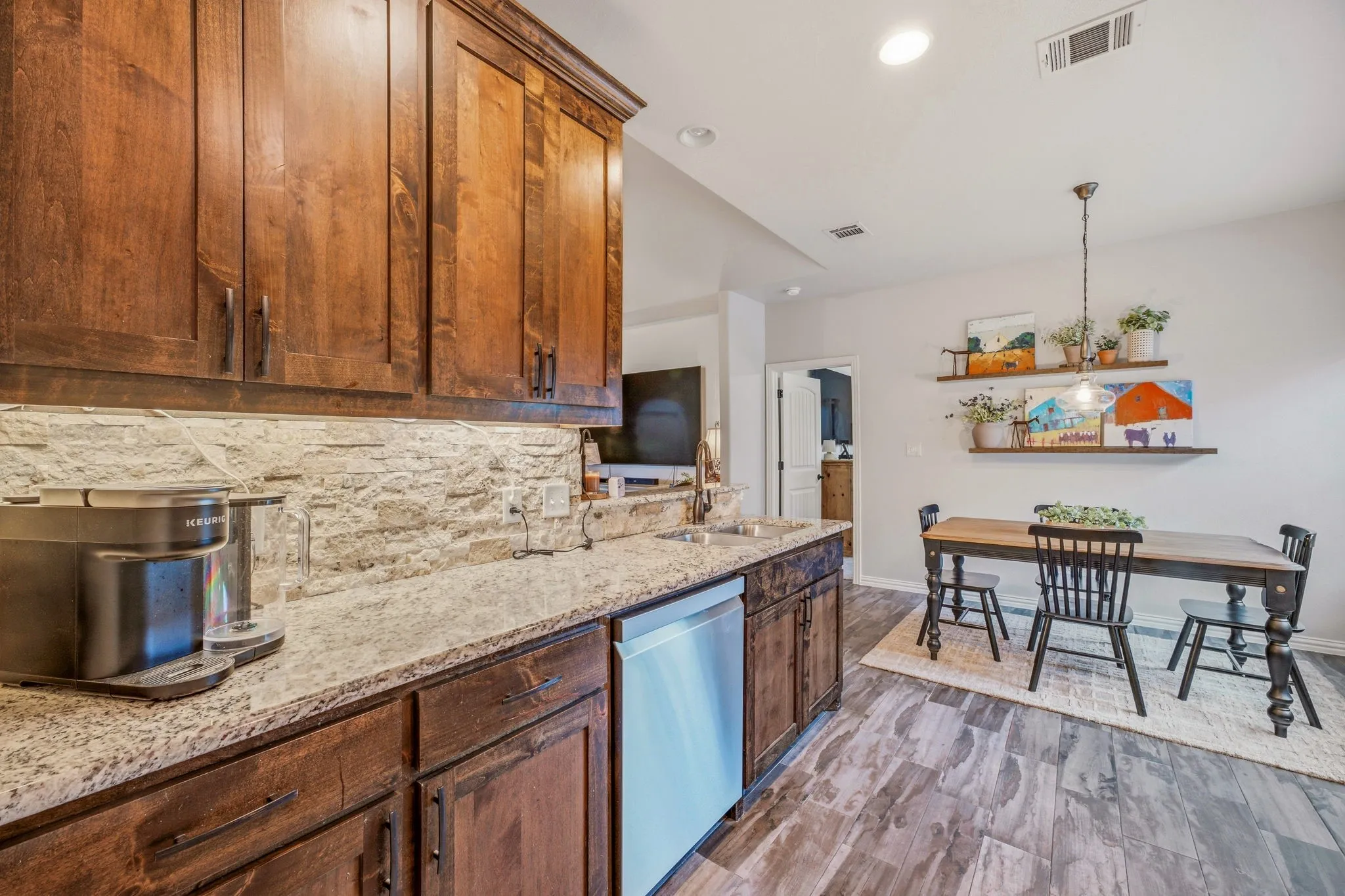 Single Family Residence For Sale in Hood County , 3209 Main Street, Granbury, Texas 76049, 3 Bedroom, 2 Bathroom, 2 Garage spaces, 1,492 Sqft, built in 2017, mls#21338235, Real Estate Agent in Granbury, Homes For Sale in Hood county, Homes For Sale in Granbury, Realtor in Granbury Texas, Real Estate Brokerage Independent Realty Texas, Luminita Cordes Realtor