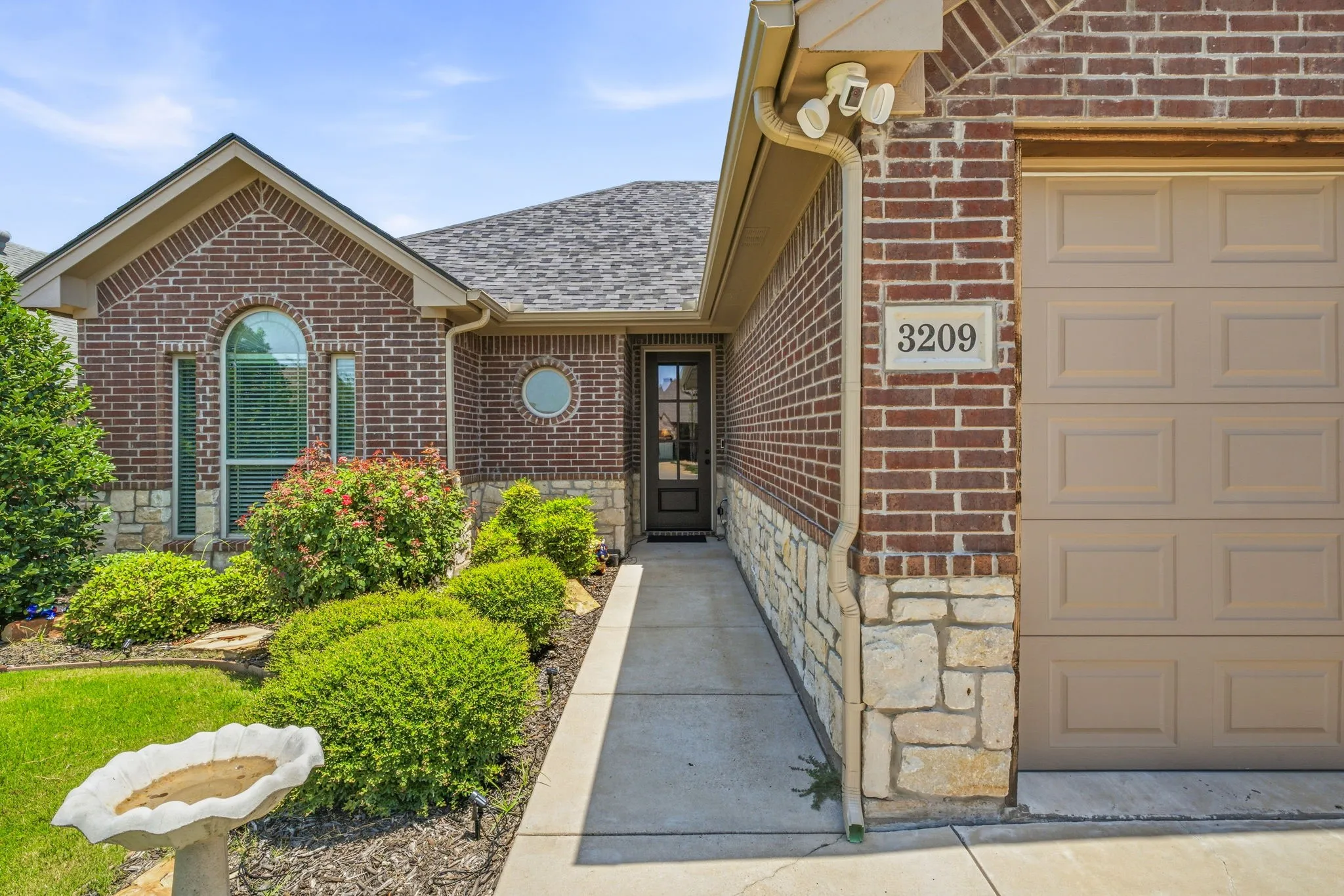 Single Family Residence For Sale in Hood County , 3209 Main Street, Granbury, Texas 76049, 3 Bedroom, 2 Bathroom, 2 Garage spaces, 1,492 Sqft, built in 2017, mls#21338235, Real Estate Agent in Granbury, Homes For Sale in Hood county, Homes For Sale in Granbury, Realtor in Granbury Texas, Real Estate Brokerage Independent Realty Texas, Luminita Cordes Realtor