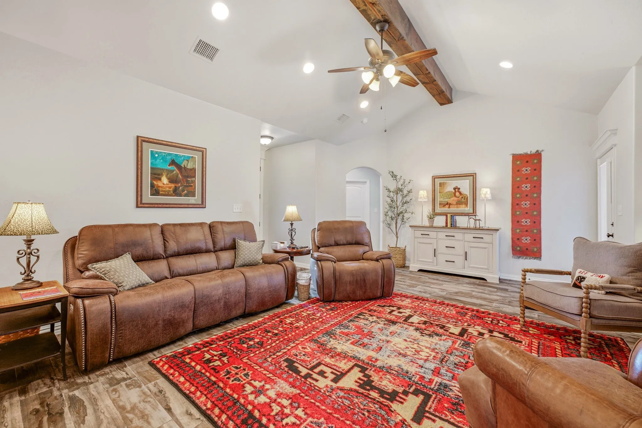Single Family Residence For Sale in Hood County , 3209 Main Street, Granbury, Texas 76049, 3 Bedroom, 2 Bathroom, 2 Garage spaces, 1,492 Sqft, built in 2017, mls#21338235, Real Estate Agent in Granbury, Homes For Sale in Hood county, Homes For Sale in Granbury, Realtor in Granbury Texas, Real Estate Brokerage Independent Realty Texas, Luminita Cordes Realtor