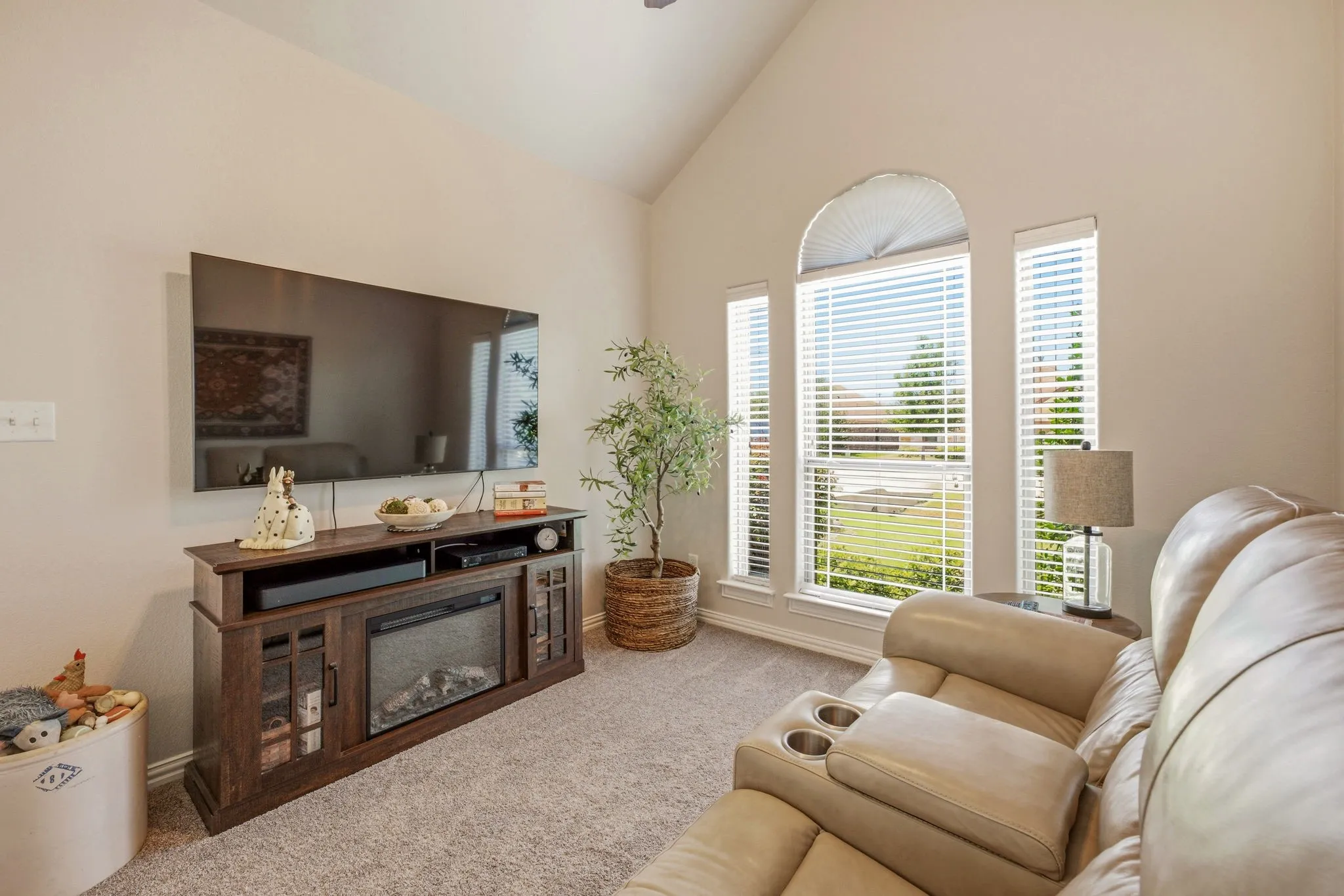 Single Family Residence For Sale in Hood County , 3209 Main Street, Granbury, Texas 76049, 3 Bedroom, 2 Bathroom, 2 Garage spaces, 1,492 Sqft, built in 2017, mls#21338235, Real Estate Agent in Granbury, Homes For Sale in Hood county, Homes For Sale in Granbury, Realtor in Granbury Texas, Real Estate Brokerage Independent Realty Texas, Luminita Cordes Realtor