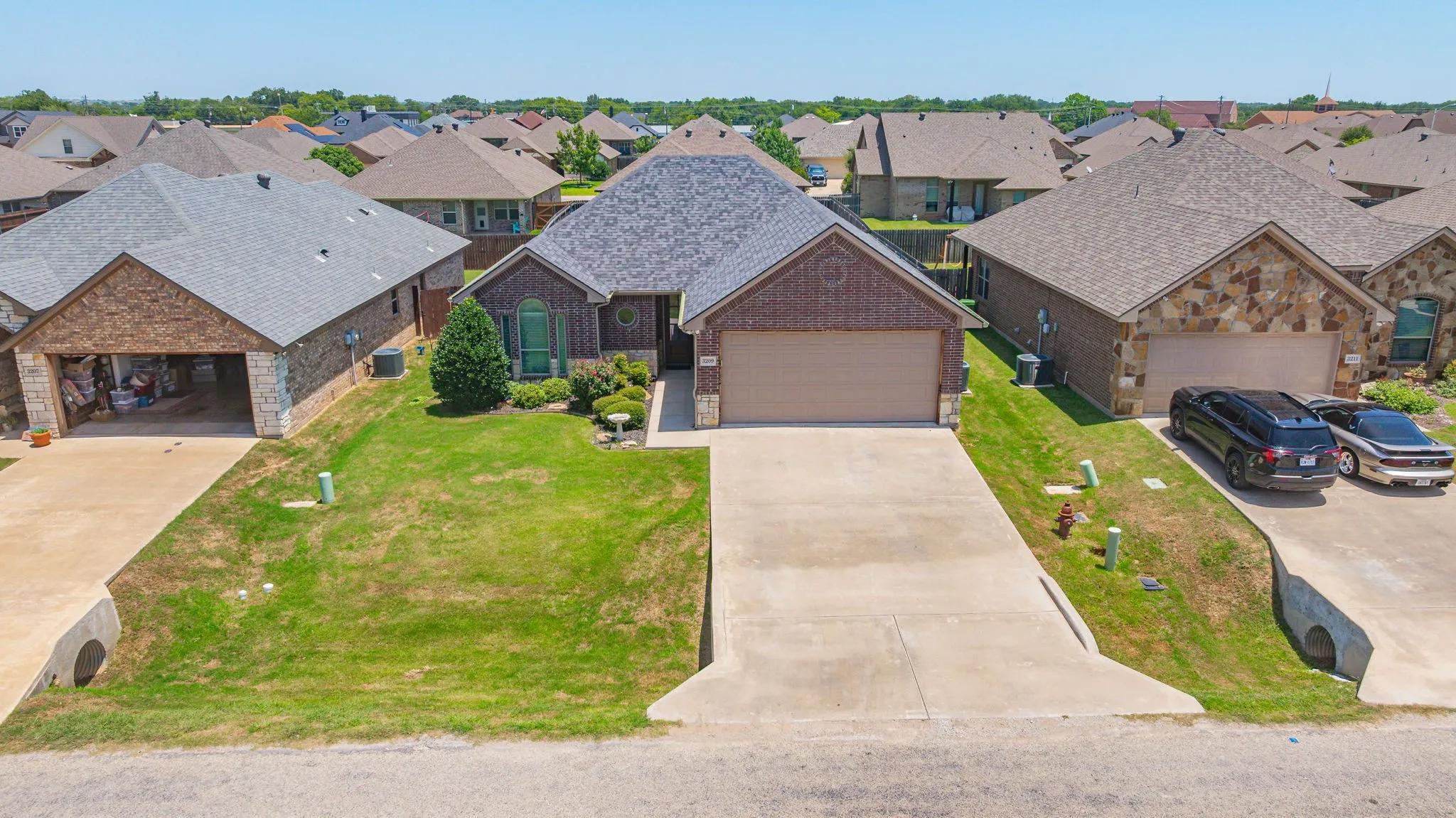 Single Family Residence For Sale in Hood County , 3209 Main Street, Granbury, Texas 76049, 3 Bedroom, 2 Bathroom, 2 Garage spaces, 1,492 Sqft, built in 2017, mls#21338235, Real Estate Agent in Granbury, Homes For Sale in Hood county, Homes For Sale in Granbury, Realtor in Granbury Texas, Real Estate Brokerage Independent Realty Texas, Luminita Cordes Realtor