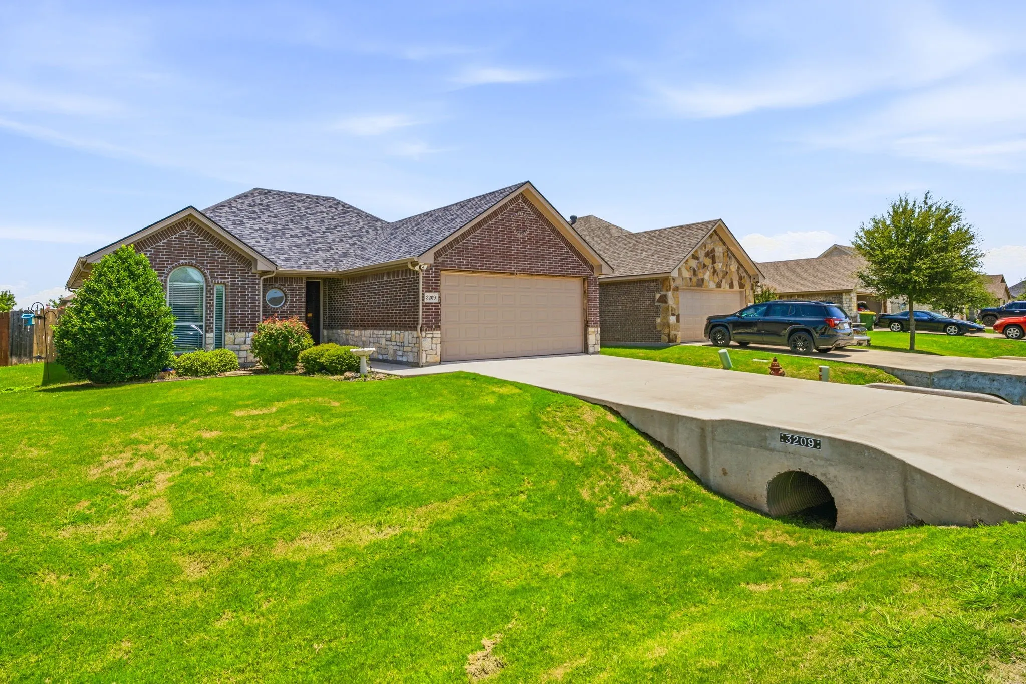 Single Family Residence For Sale in Hood County , 3209 Main Street, Granbury, Texas 76049, 3 Bedroom, 2 Bathroom, 2 Garage spaces, 1,492 Sqft, built in 2017, mls#21338235, Real Estate Agent in Granbury, Homes For Sale in Hood county, Homes For Sale in Granbury, Realtor in Granbury Texas, Real Estate Brokerage Independent Realty Texas, Luminita Cordes Realtor