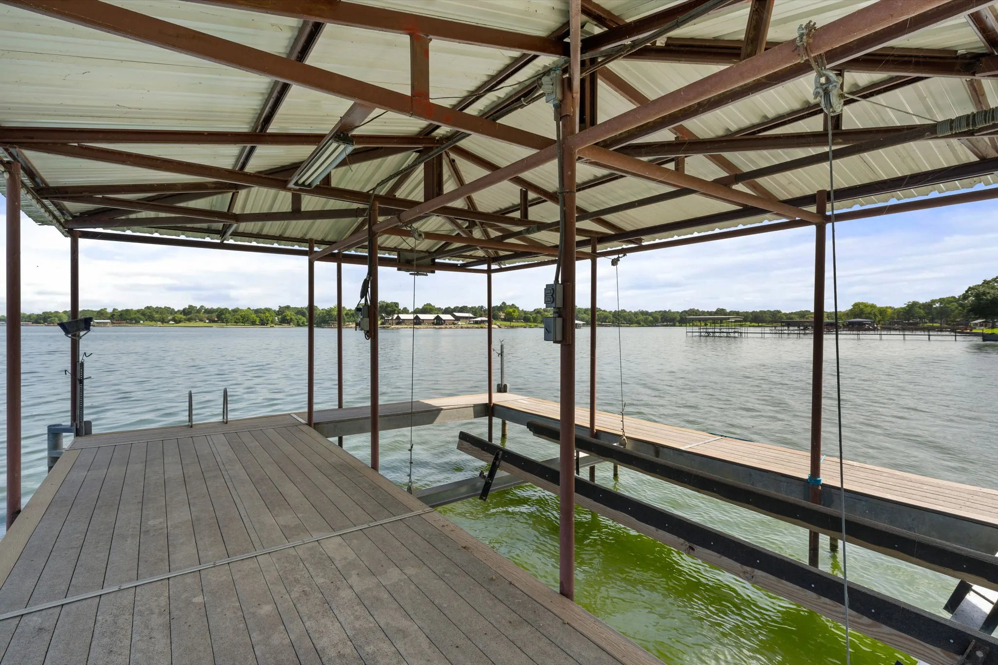 Single Family Residence For Sale in Van Zandt County , 3935 Autumn Point Drive, Wills Point, Texas 75169, 3 Bedroom, 3 Bathroom, 2 Garage spaces, 1,816 Sqft, built in 1973, mls#21332301, Real Estate Agent in Wills Point, Homes For Sale in Van Zandt county, Homes For Sale in Wills Point, Realtor in Wills Point Texas, Real Estate Brokerage Independent Realty Texas, Luminita Cordes Realtor