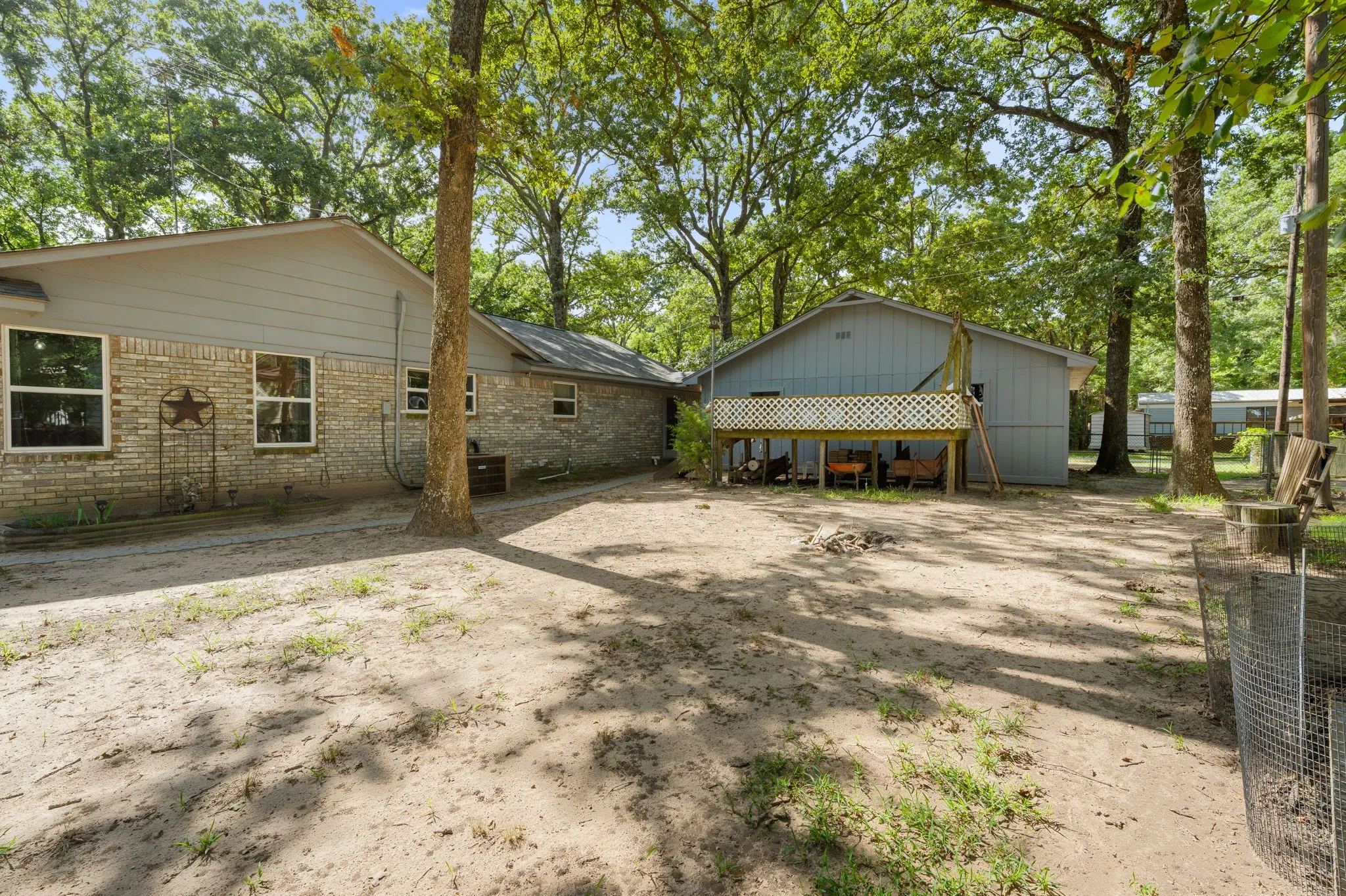 Single Family Residence For Sale in Van Zandt County , 3935 Autumn Point Drive, Wills Point, Texas 75169, 3 Bedroom, 3 Bathroom, 2 Garage spaces, 1,816 Sqft, built in 1973, mls#21332301, Real Estate Agent in Wills Point, Homes For Sale in Van Zandt county, Homes For Sale in Wills Point, Realtor in Wills Point Texas, Real Estate Brokerage Independent Realty Texas, Luminita Cordes Realtor