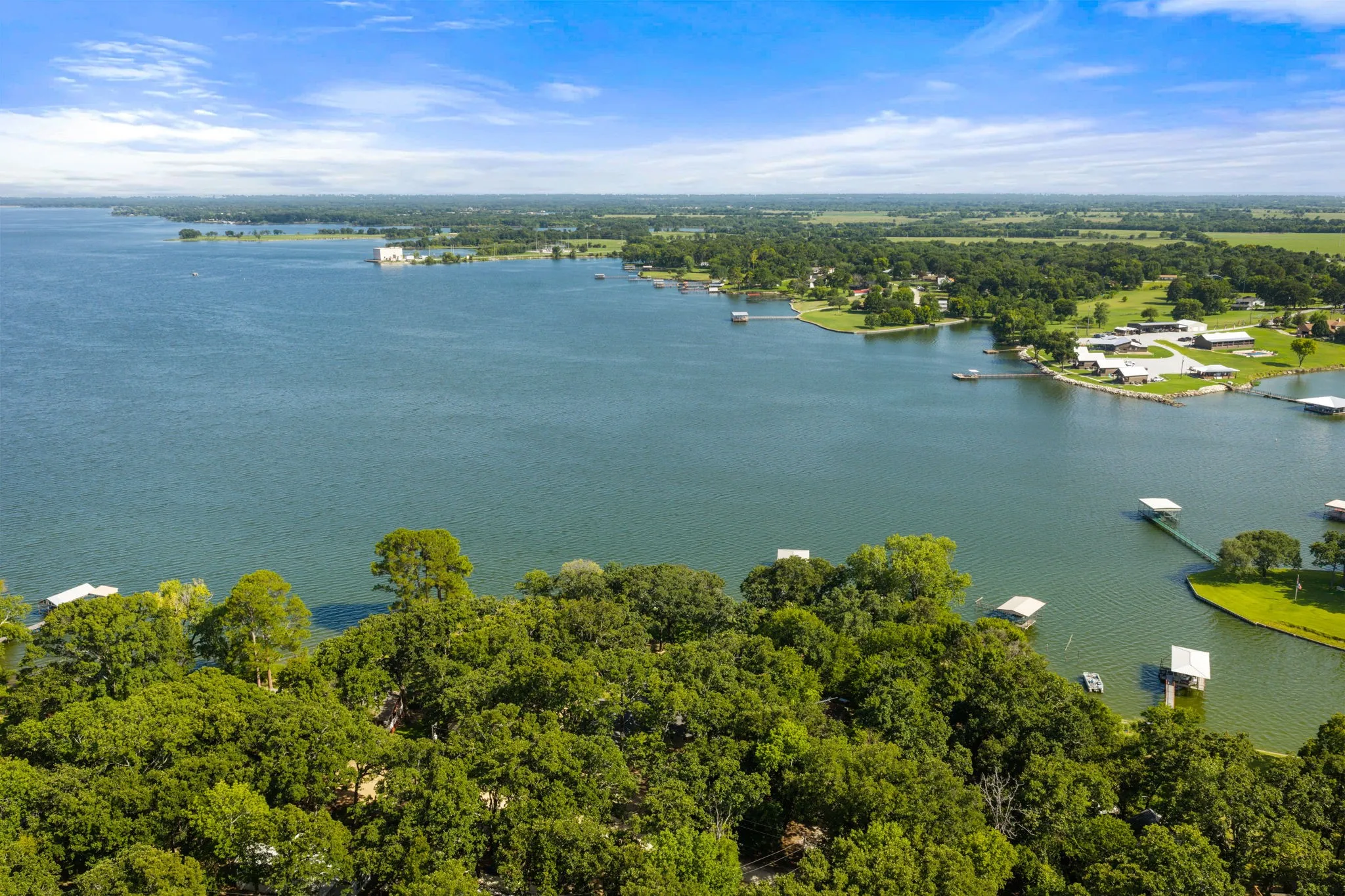 Single Family Residence For Sale in Van Zandt County , 3935 Autumn Point Drive, Wills Point, Texas 75169, 3 Bedroom, 3 Bathroom, 2 Garage spaces, 1,816 Sqft, built in 1973, mls#21332301, Real Estate Agent in Wills Point, Homes For Sale in Van Zandt county, Homes For Sale in Wills Point, Realtor in Wills Point Texas, Real Estate Brokerage Independent Realty Texas, Luminita Cordes Realtor